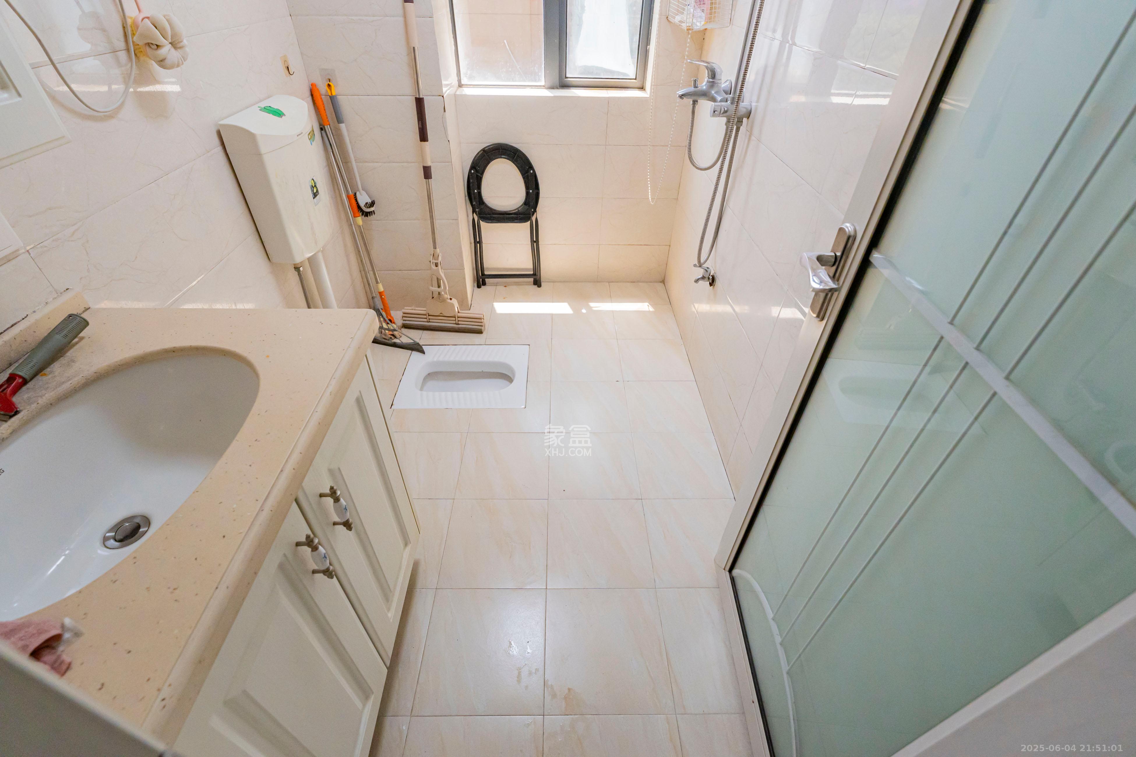 悦湖山 4室2厅1卫 75.0万 悦湖山 4室2厅1卫 75.0万卫生间