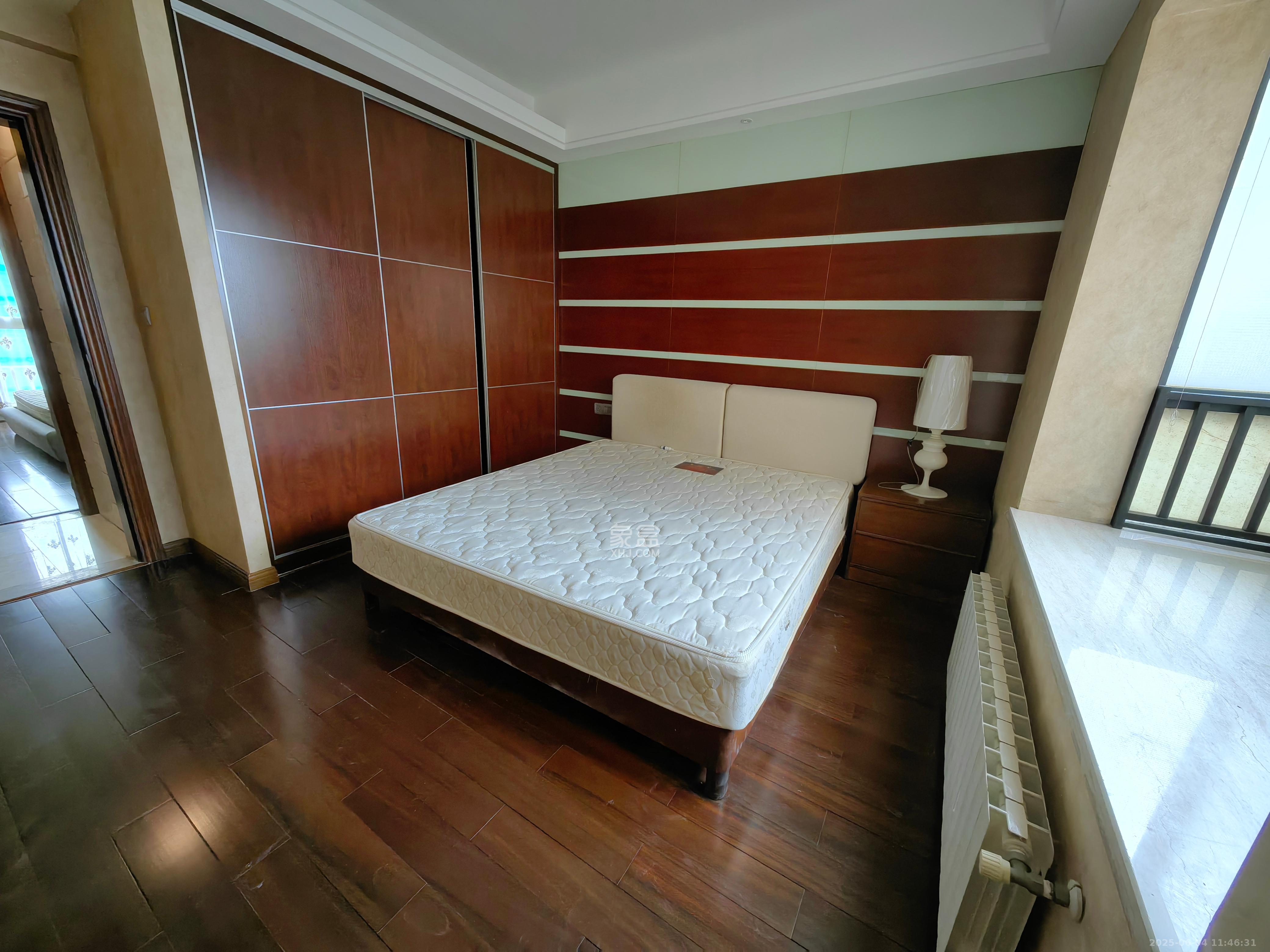 五一大道202(中环壹世界) 3室2厅2卫 4980.0元/月 五一大道202(中环壹世界) 3室2厅2卫 4980.0元/月室内图