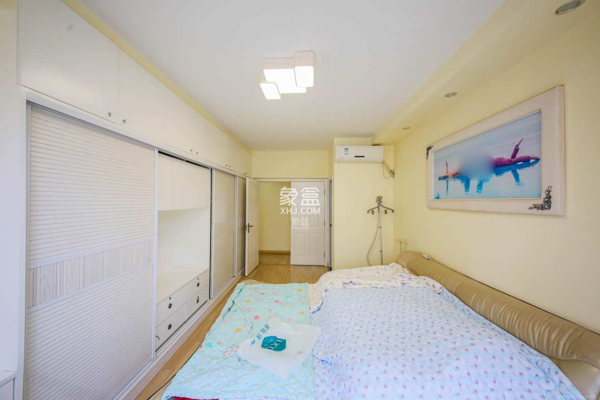 湘水熙园 1室2厅3卫 165.0万 湘水熙园 1室2厅3卫 165.0万卧室