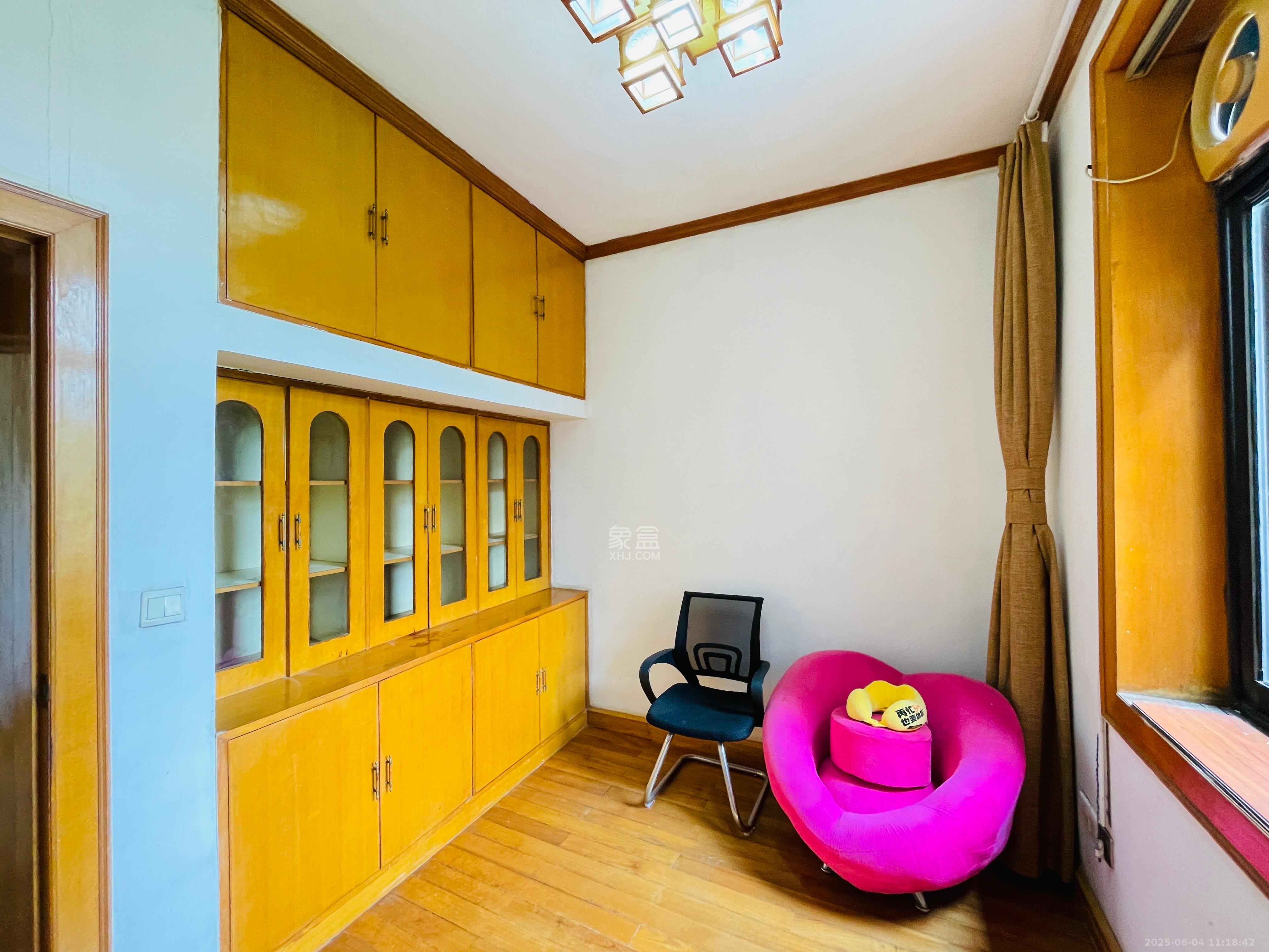 红旗区一片  3室2厅1卫    2200.0元/月 红旗区一片  3室2厅1卫    2200.0元/月室内图