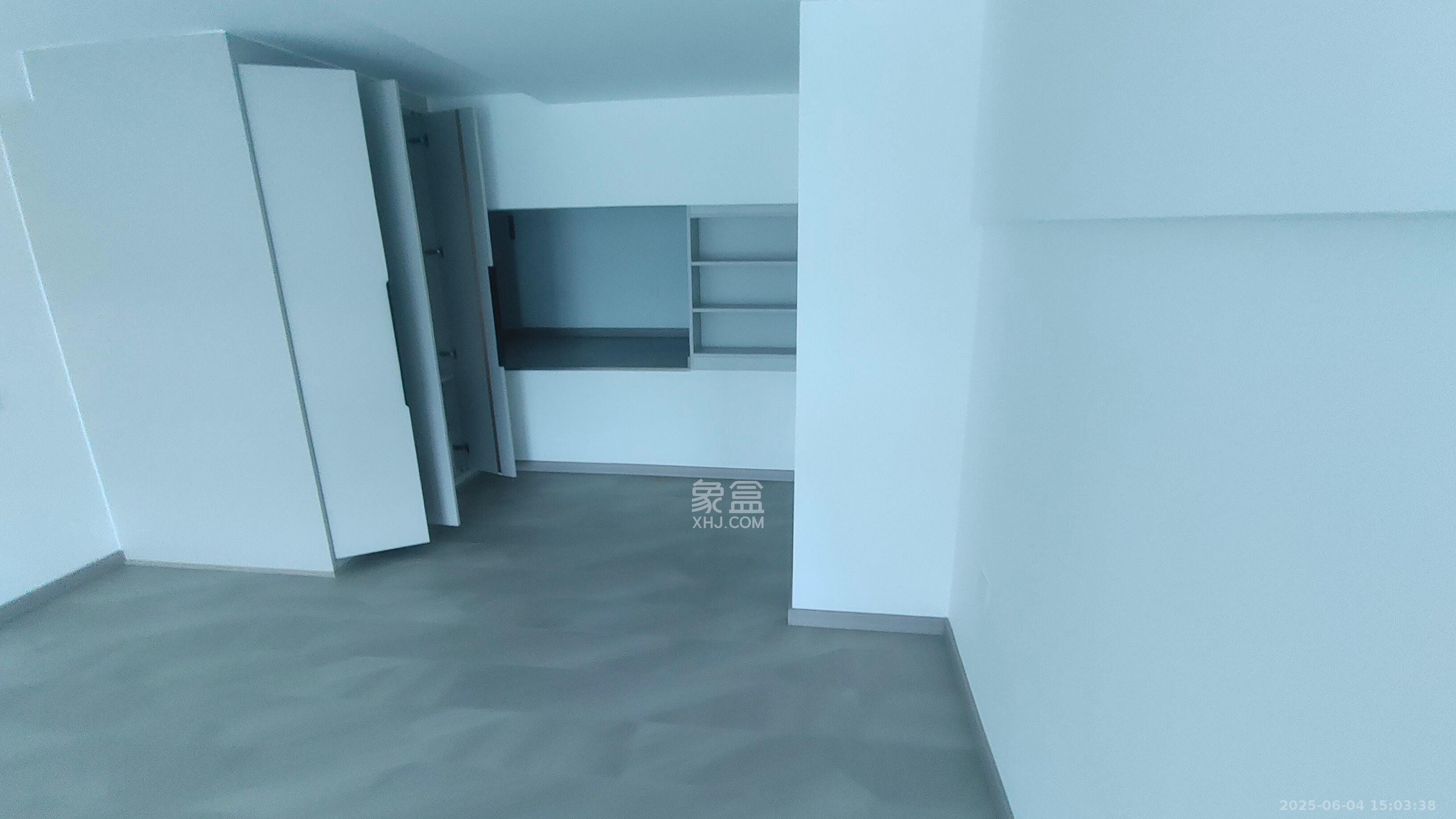 绿地V岛  1室1厅1卫   2500.00元/月室内图