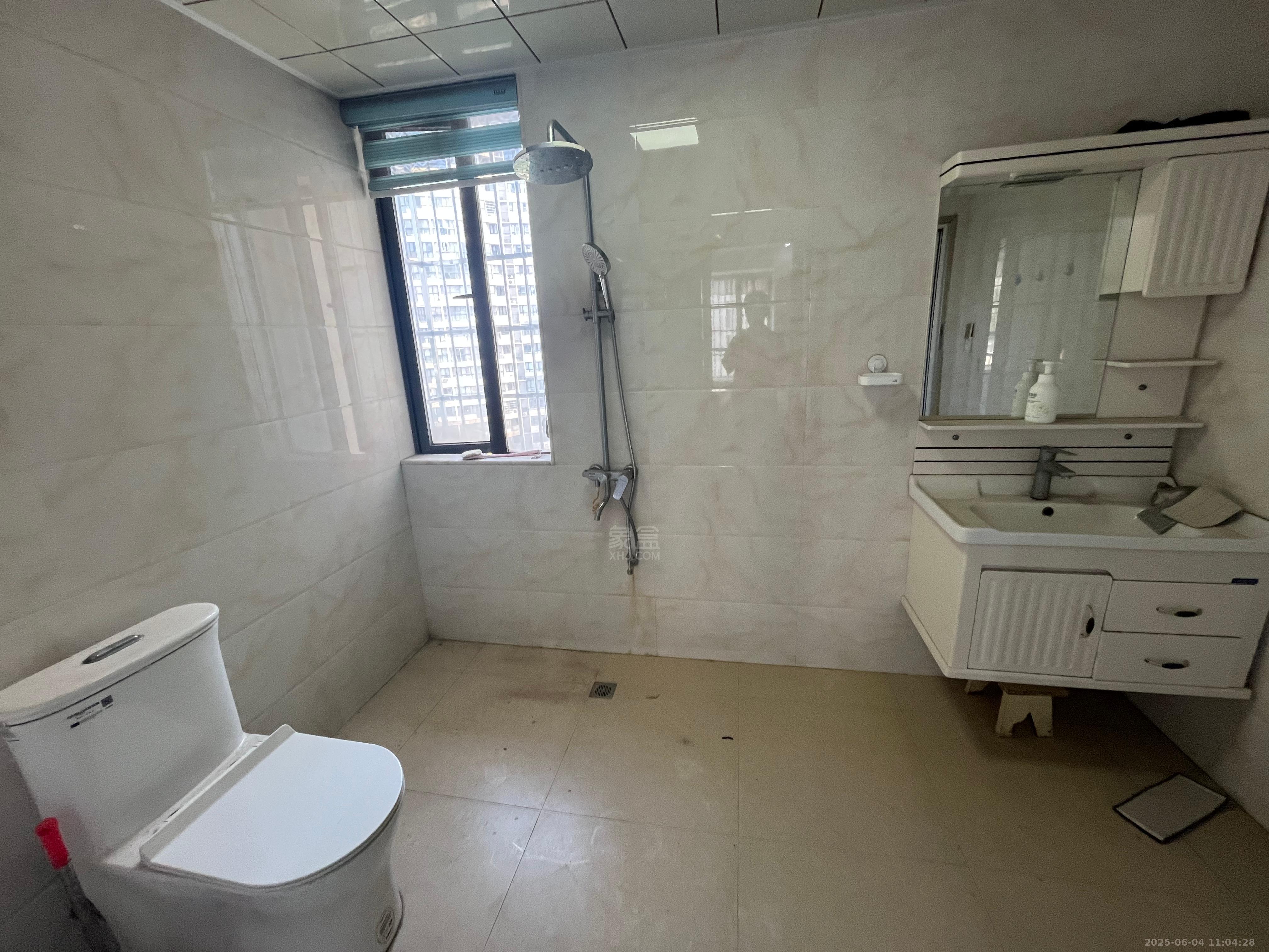 曼哈顿花园 4室2厅2卫 2200.0元/月 曼哈顿花园 4室2厅2卫 2200.0元/月室内图