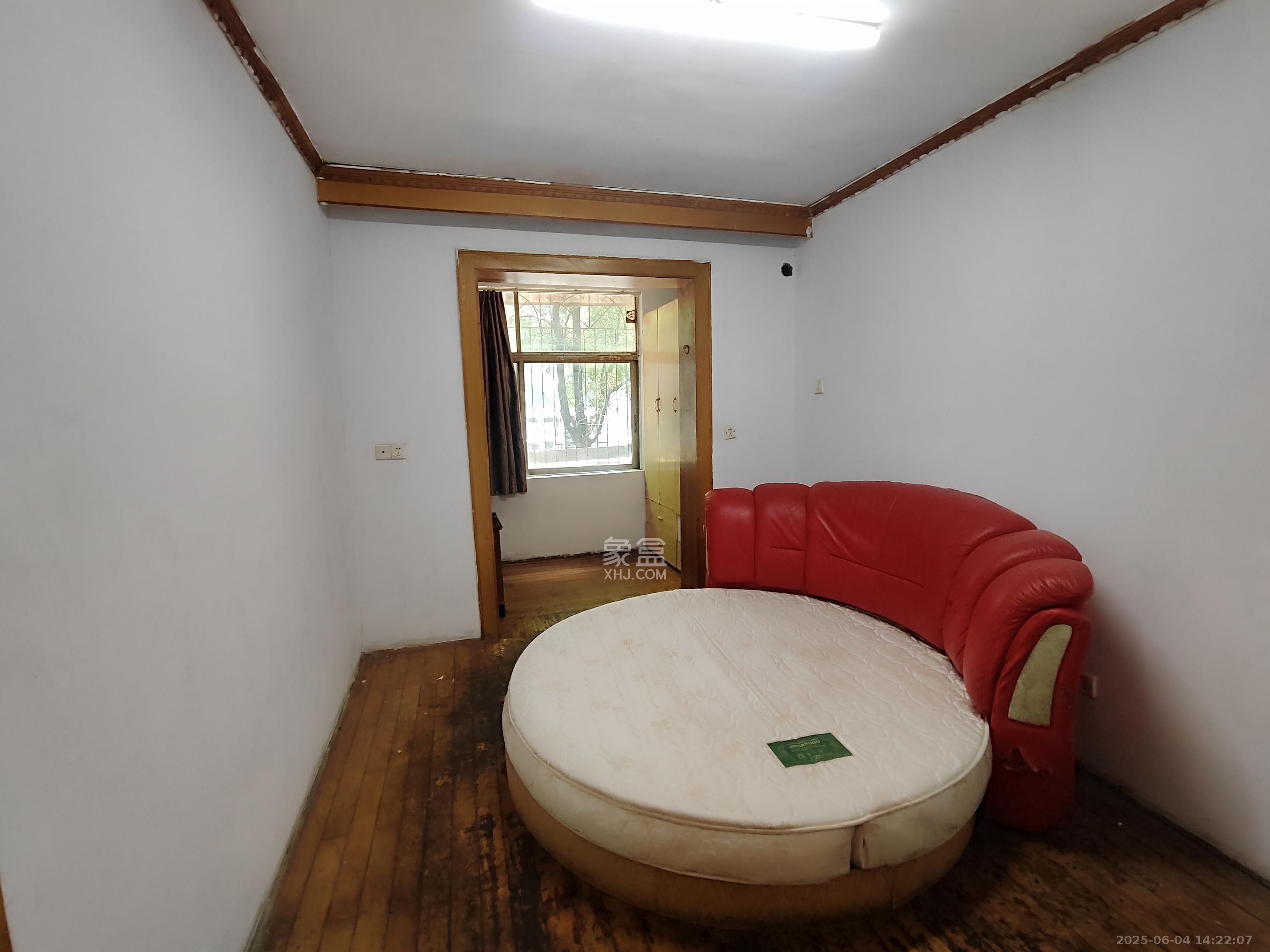 消防大厦宿舍楼 3室1厅1卫 2000.0元/月 消防大厦宿舍楼 3室1厅1卫 2000.0元/月室内图