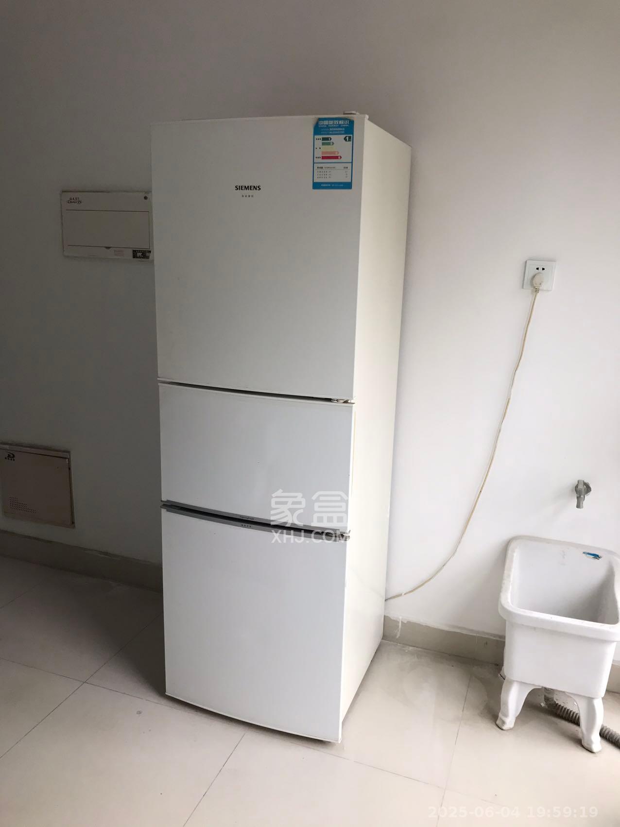 钰龙天下一期  3室2厅2卫   3200.00元/月室内图