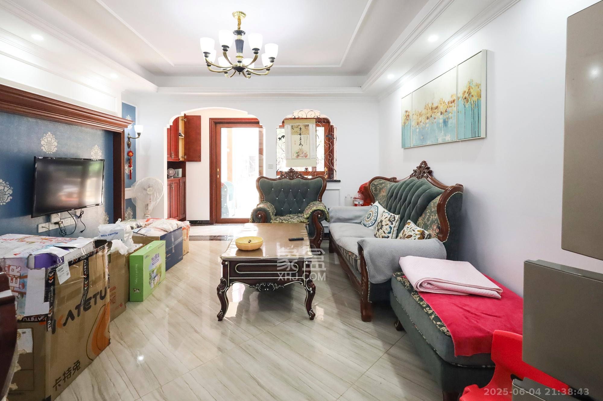 顺天御岭 4室2厅2卫 178.0万 顺天御岭 4室2厅2卫 178.0万客厅