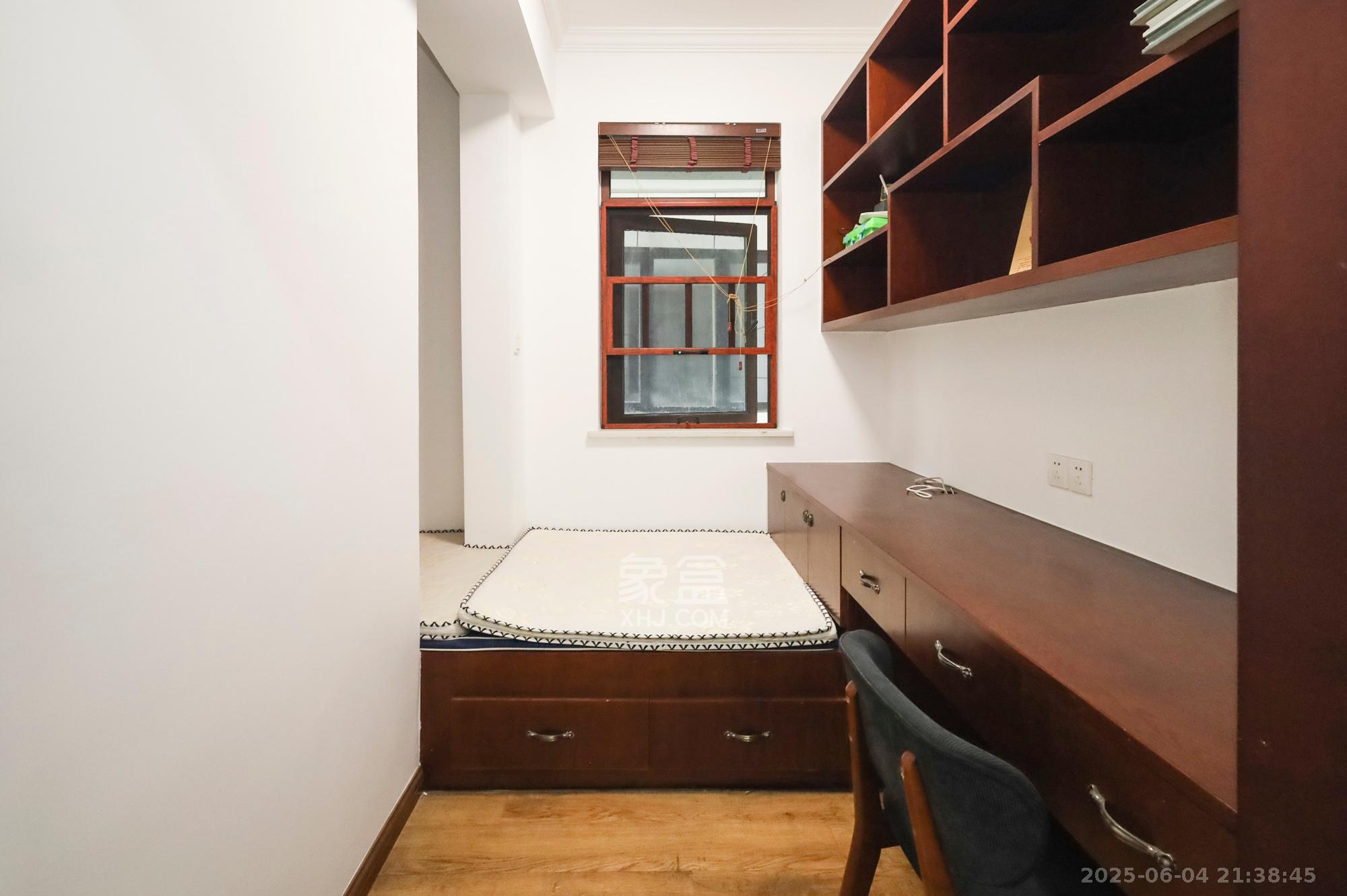 顺天御岭 4室2厅2卫 178.0万 顺天御岭 4室2厅2卫 178.0万卧室