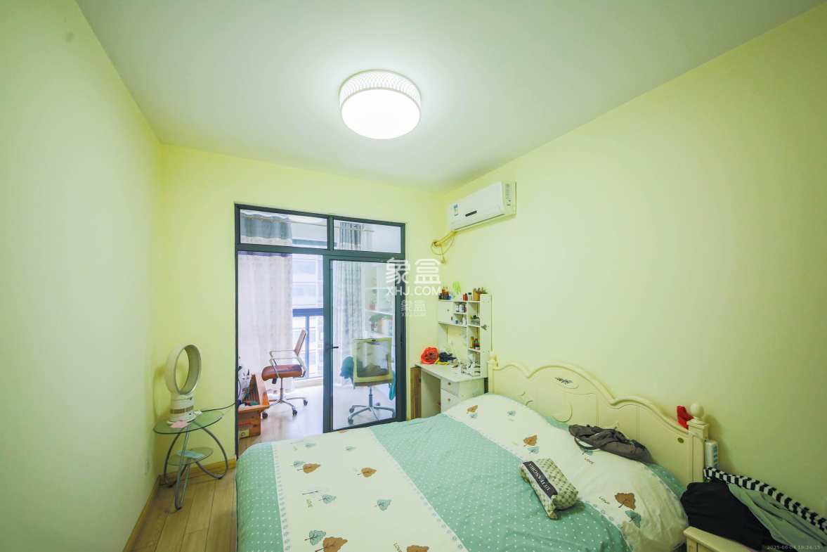 湘水熙园 1室2厅3卫 165.0万 湘水熙园 1室2厅3卫 165.0万卧室