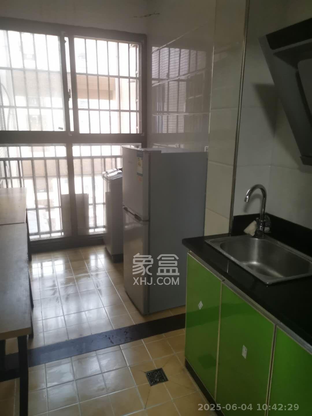 古汉国际广场 1室2厅1卫 1500.0元/月 古汉国际广场 1室2厅1卫 1500.0元/月室内图