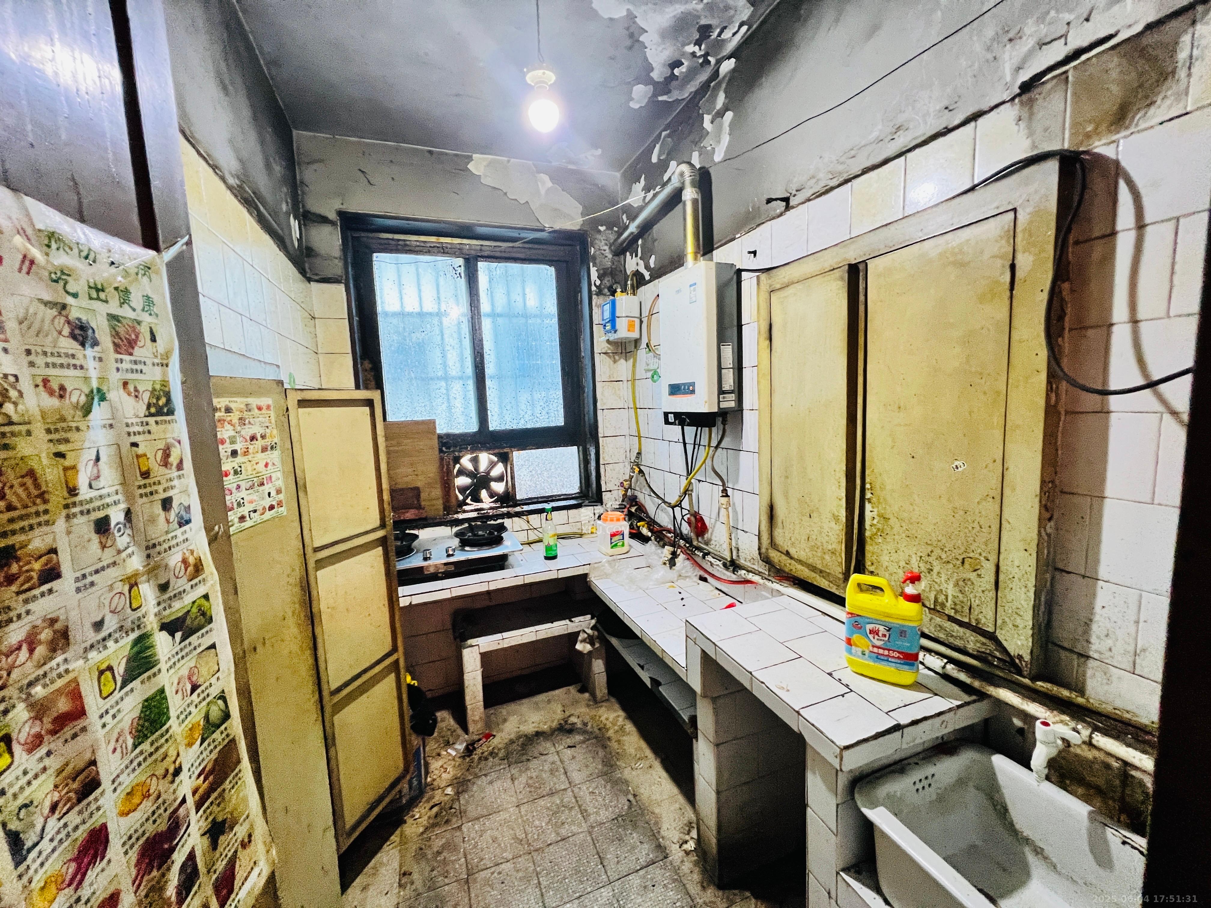 劳动广场消防队宿舍  2室1厅1卫    1200.0元/月室内图