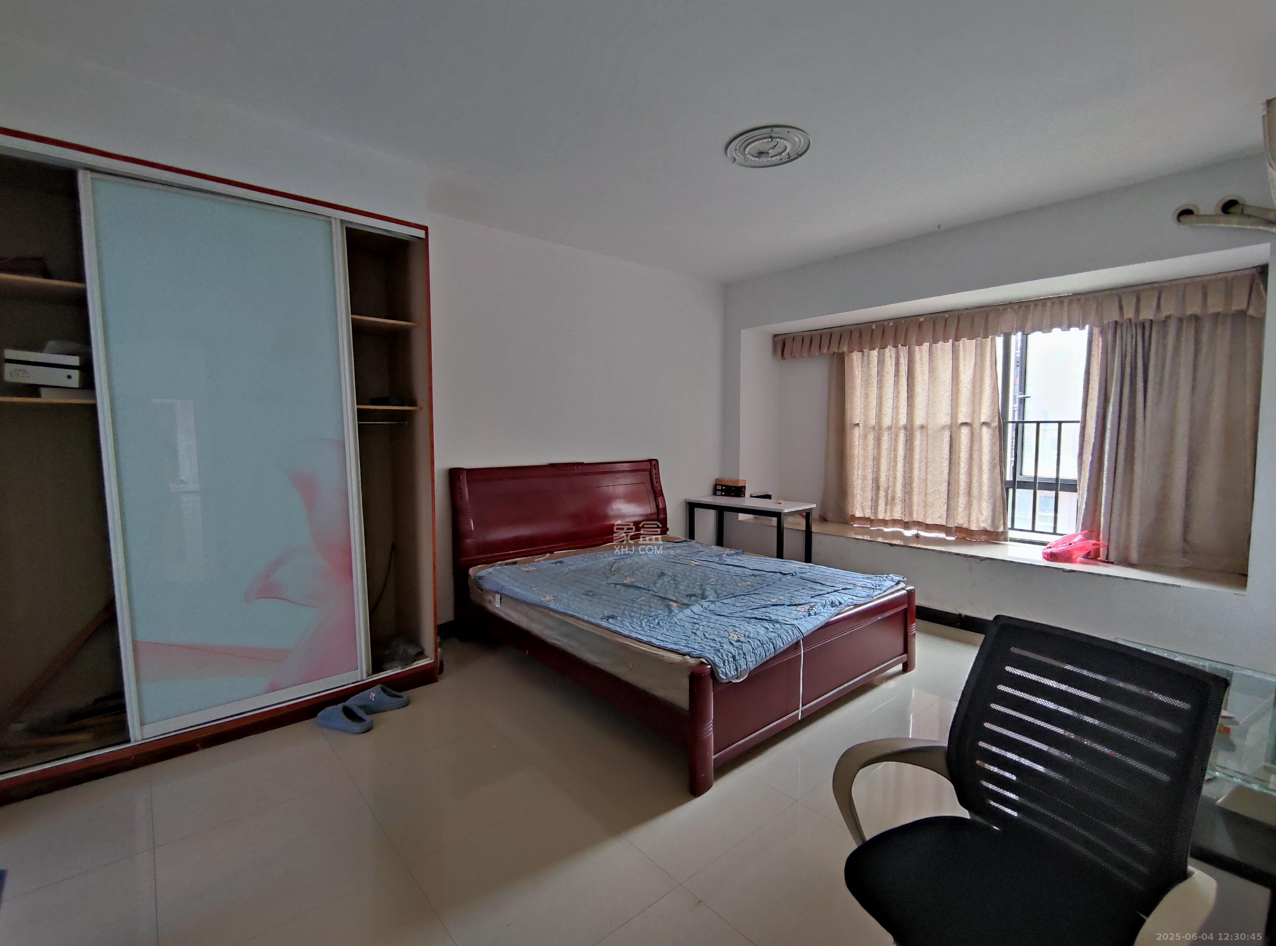 华润凤凰城二期 4室2厅2卫 2200.0元/月 华润凤凰城二期 4室2厅2卫 2200.0元/月室内图