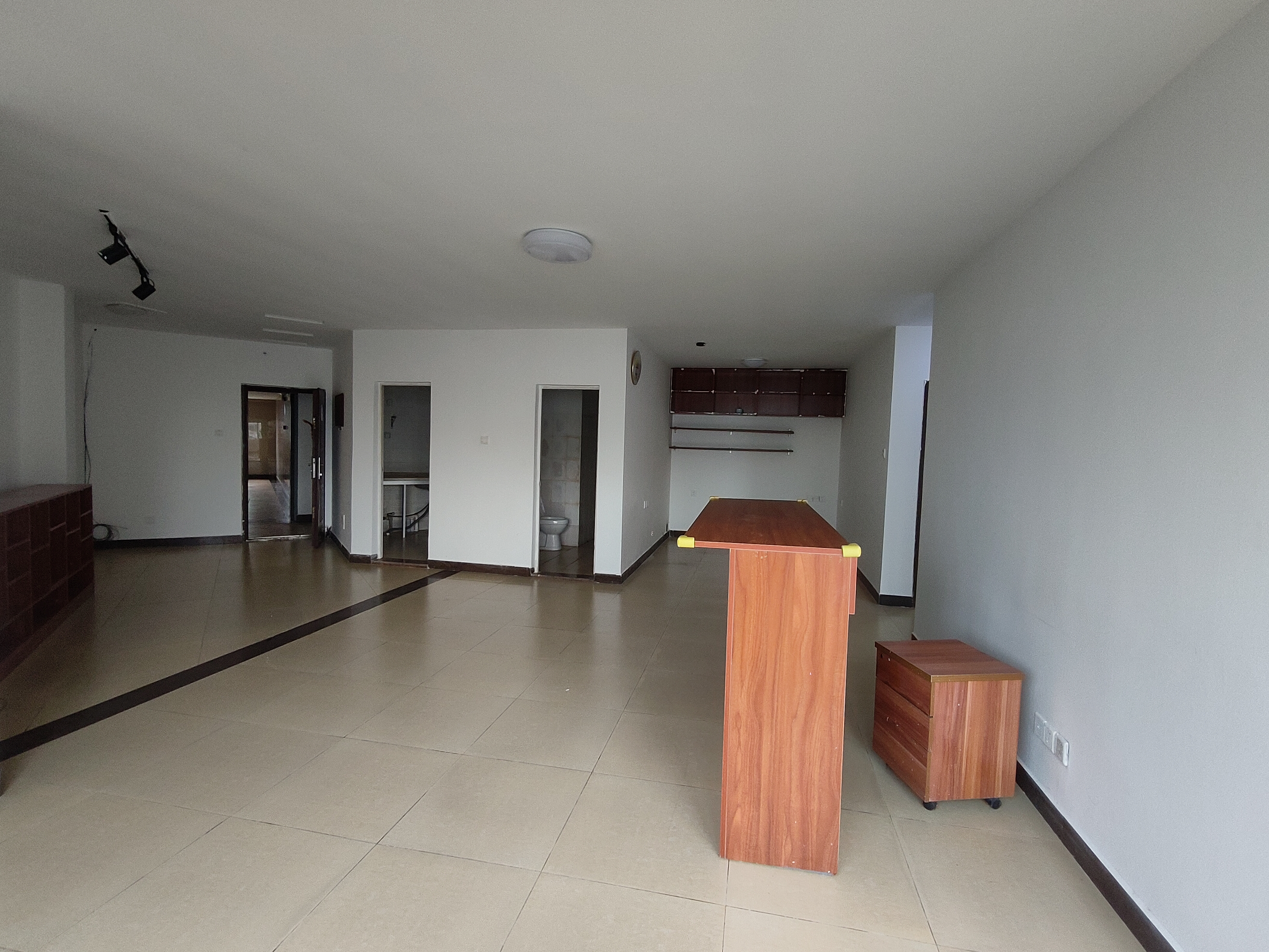 帝国大厦 2室2厅1卫 2200.0元/月 帝国大厦 2室2厅1卫 2200.0元/月室内图