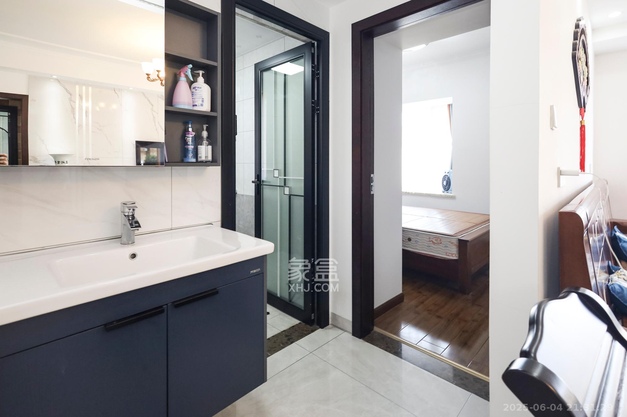 钱隆世家 3室2厅2卫 84.8万 钱隆世家 3室2厅2卫 84.8万卫生间