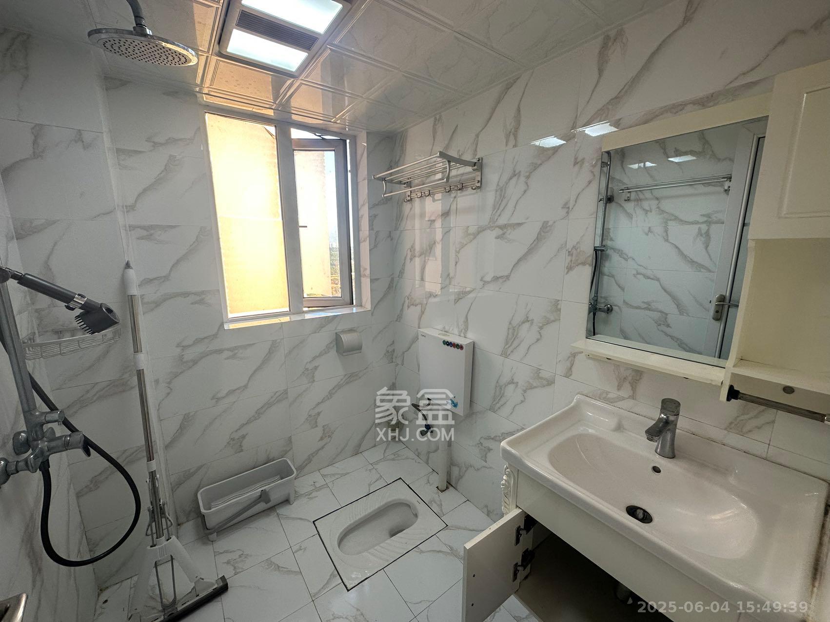 丽发新城 2室2厅1卫 1800.0元/月 丽发新城 2室2厅1卫 1800.0元/月室内图