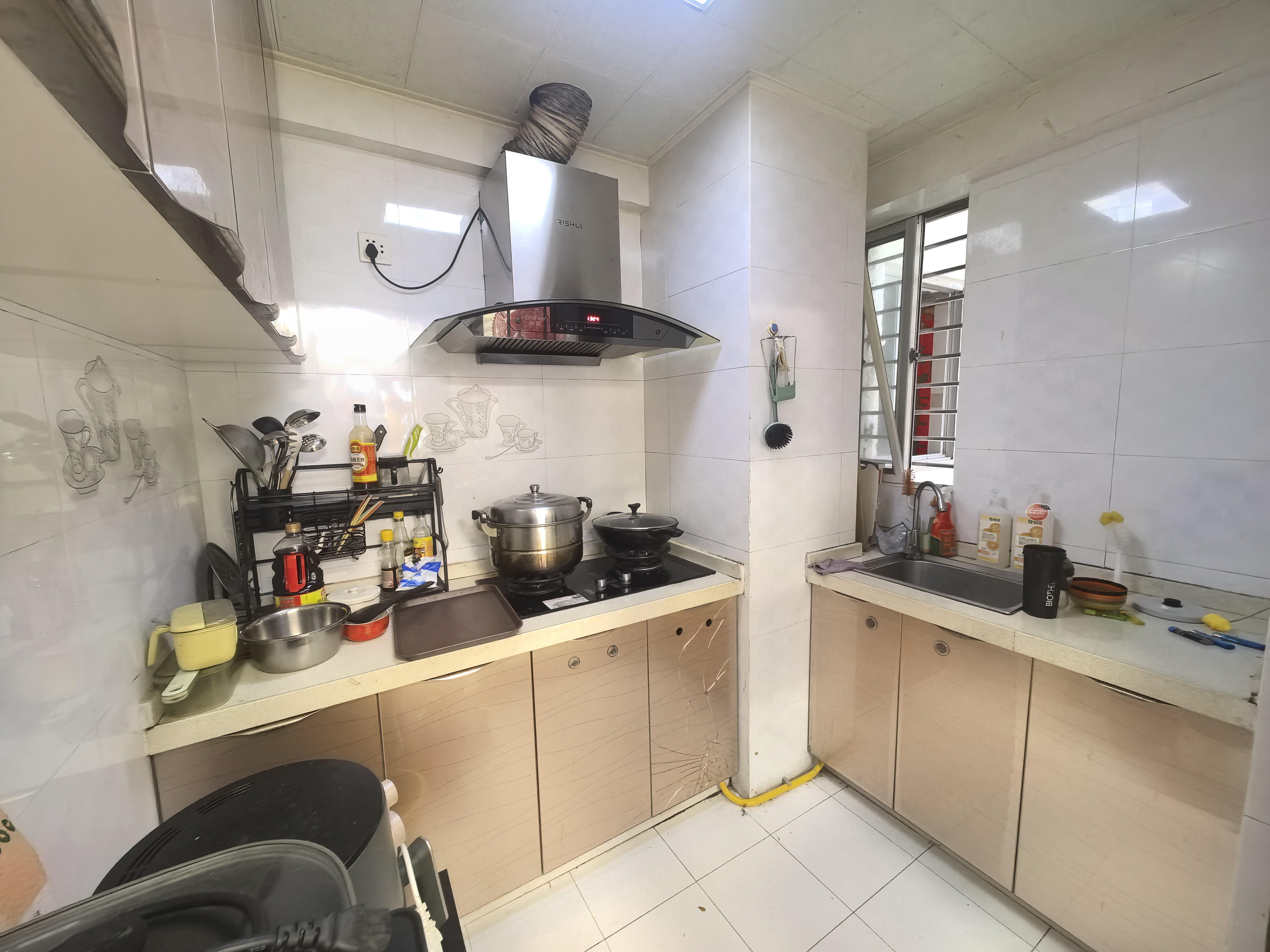 丽都花园 2室2厅1卫 90.0万 丽都花园 2室2厅1卫 90.0万客厅