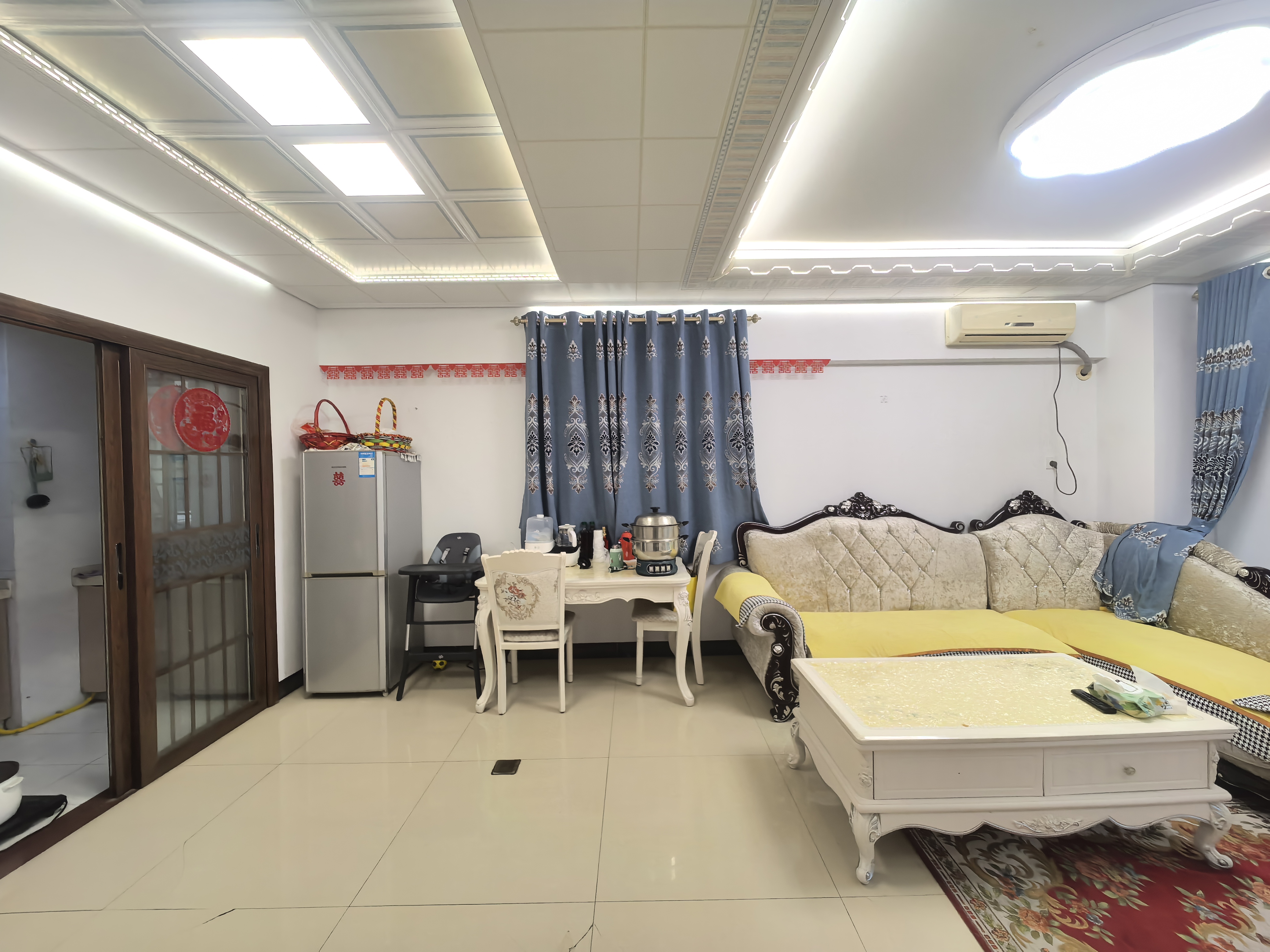 丽都花园 2室2厅1卫 90.0万 丽都花园 2室2厅1卫 90.0万客厅