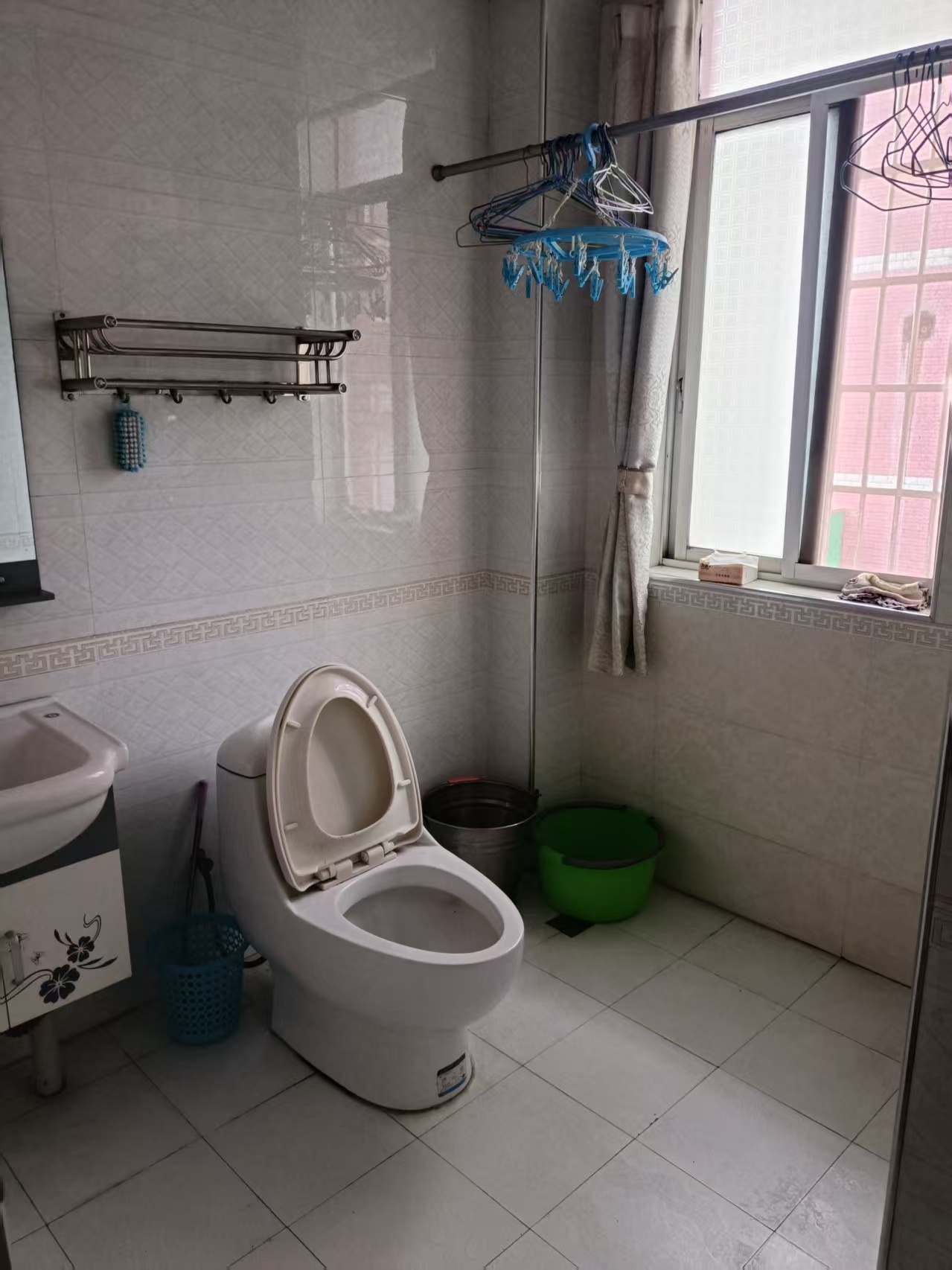 旭华新村  3室2厅2卫   1280.00元/月室内图