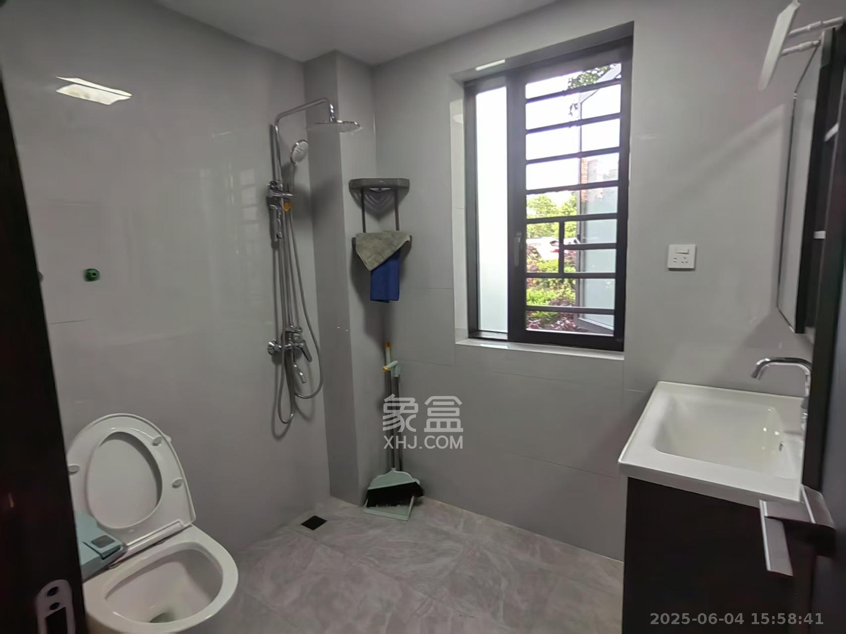 鑫天格林香山  3室2厅2卫    2000.0元/月 鑫天格林香山  3室2厅2卫    2000.0元/月室内图