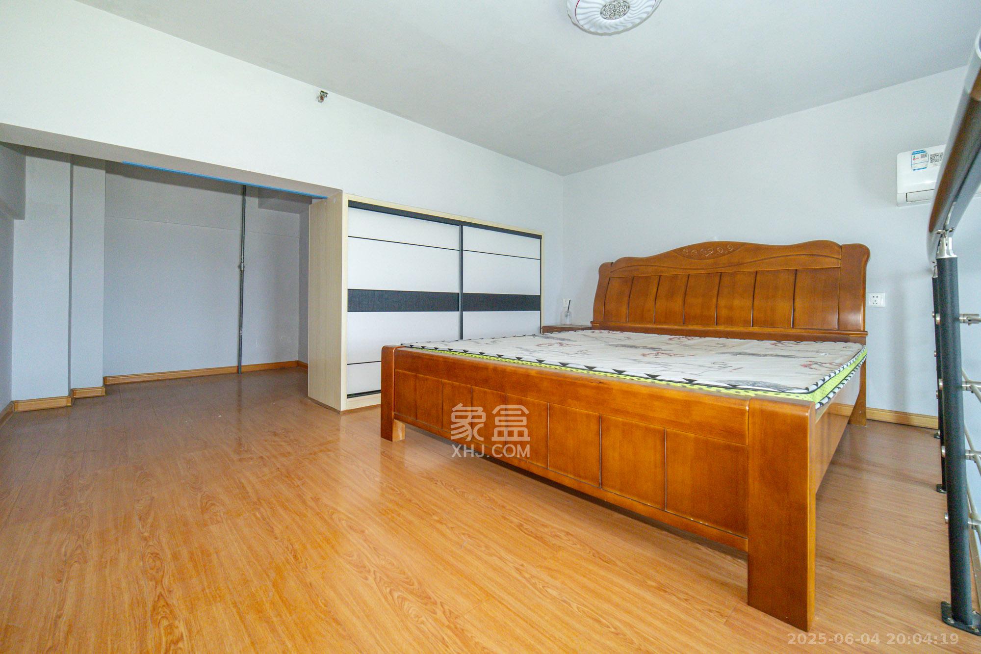 MOMA当代广场  1室1厅1卫    22.0万 MOMA当代广场  1室1厅1卫    22.0万卧室