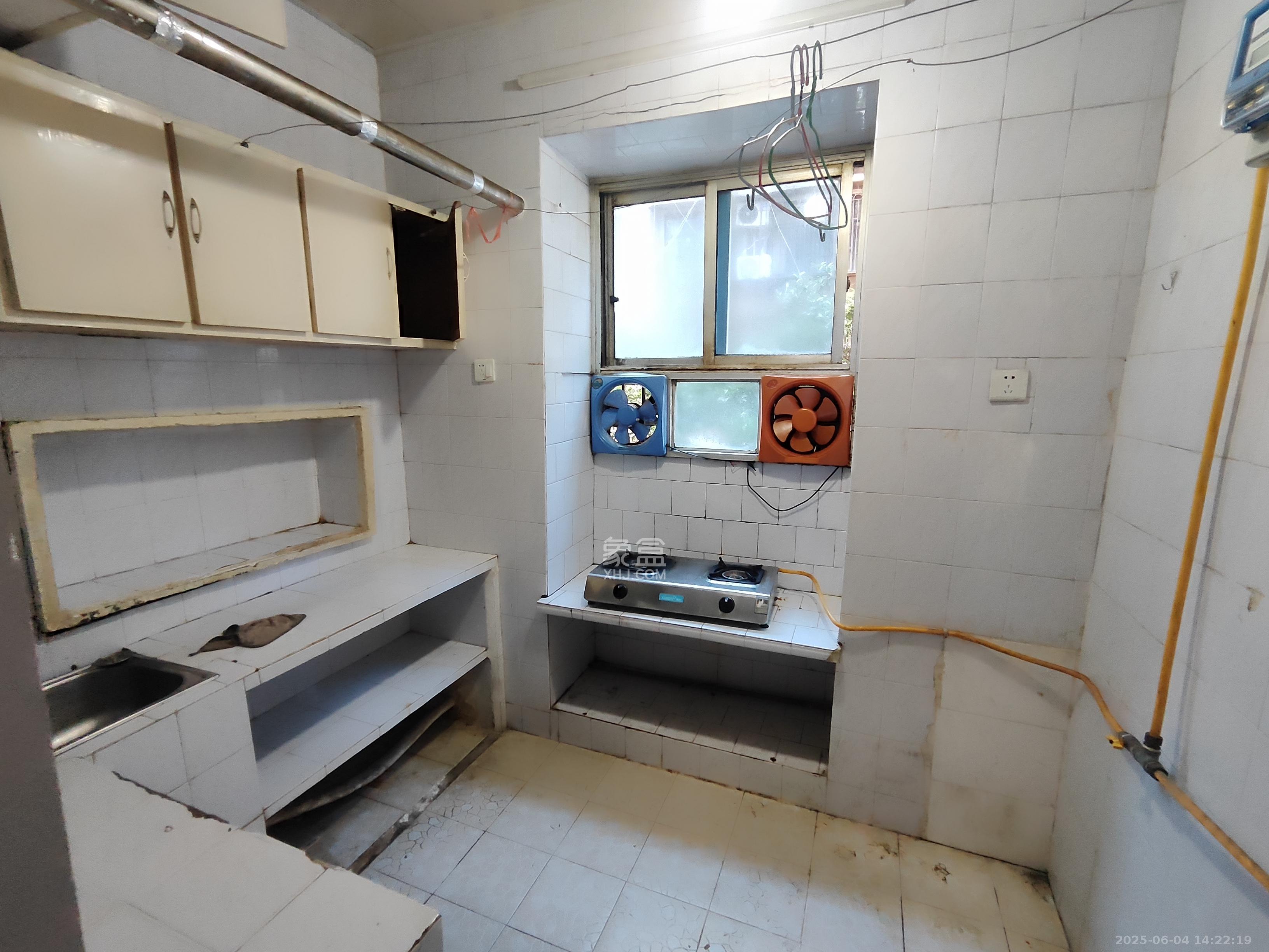 消防大厦宿舍楼 3室1厅1卫 2000.0元/月 消防大厦宿舍楼 3室1厅1卫 2000.0元/月室内图