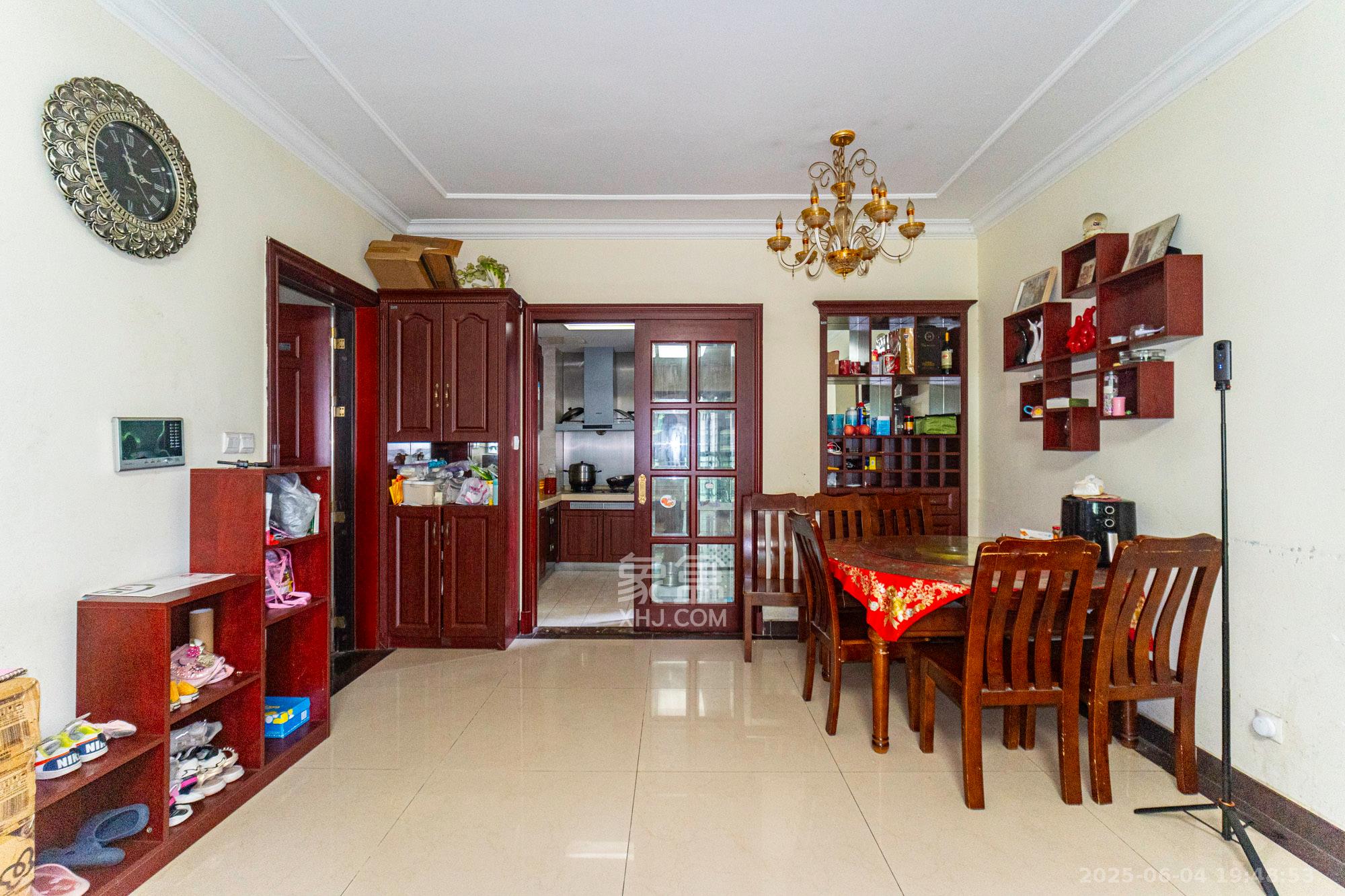 恒大翡翠华庭  3室2厅1卫    79.8万 恒大翡翠华庭  3室2厅1卫    79.8万客厅