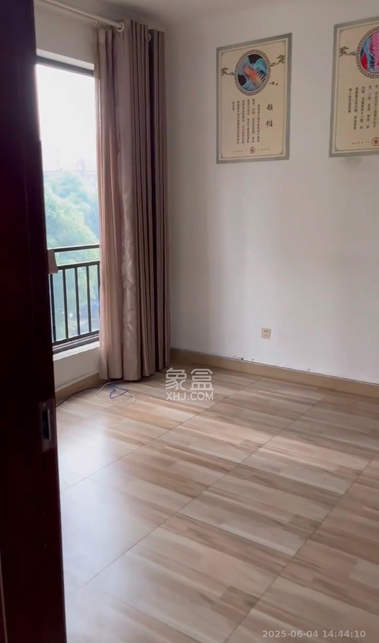 东城港 3室2厅1卫 2800.0元/月 东城港 3室2厅1卫 2800.0元/月室内图