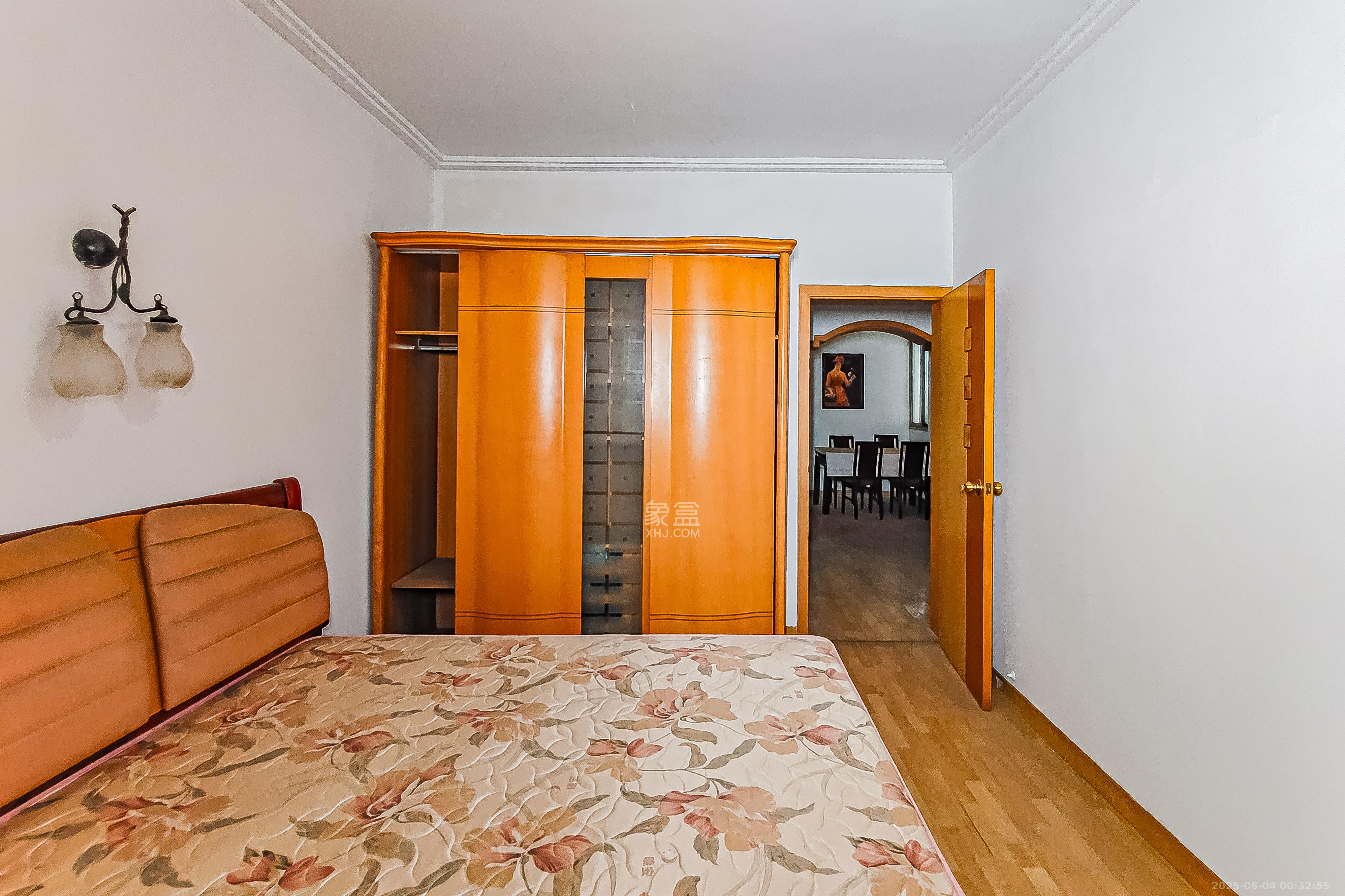 金科园  3室2厅1卫    58.0万 金科园  3室2厅1卫    58.0万卧室