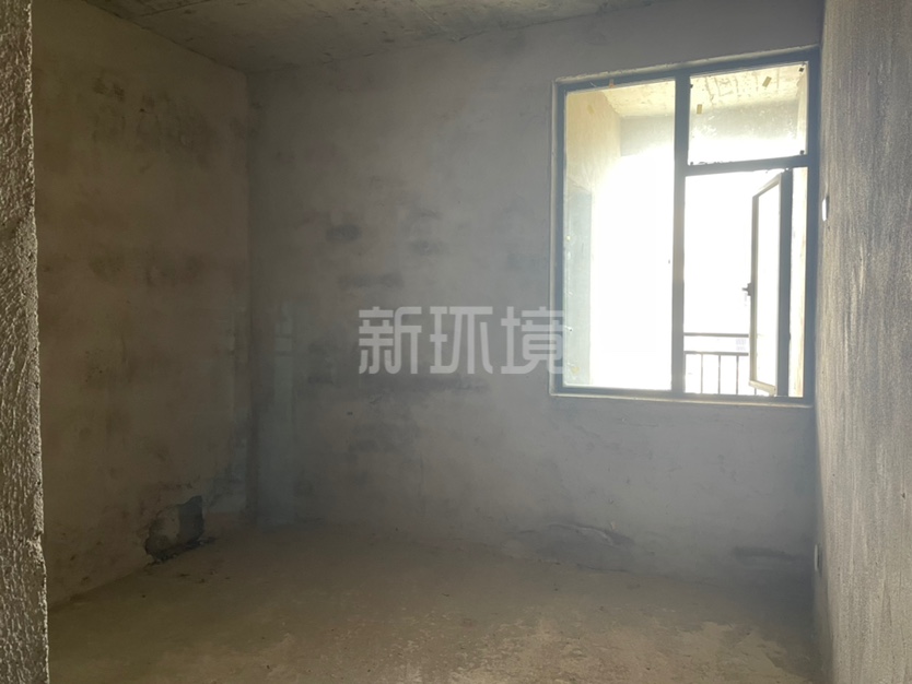 栗源小区  4室2厅2卫   85.00万客厅