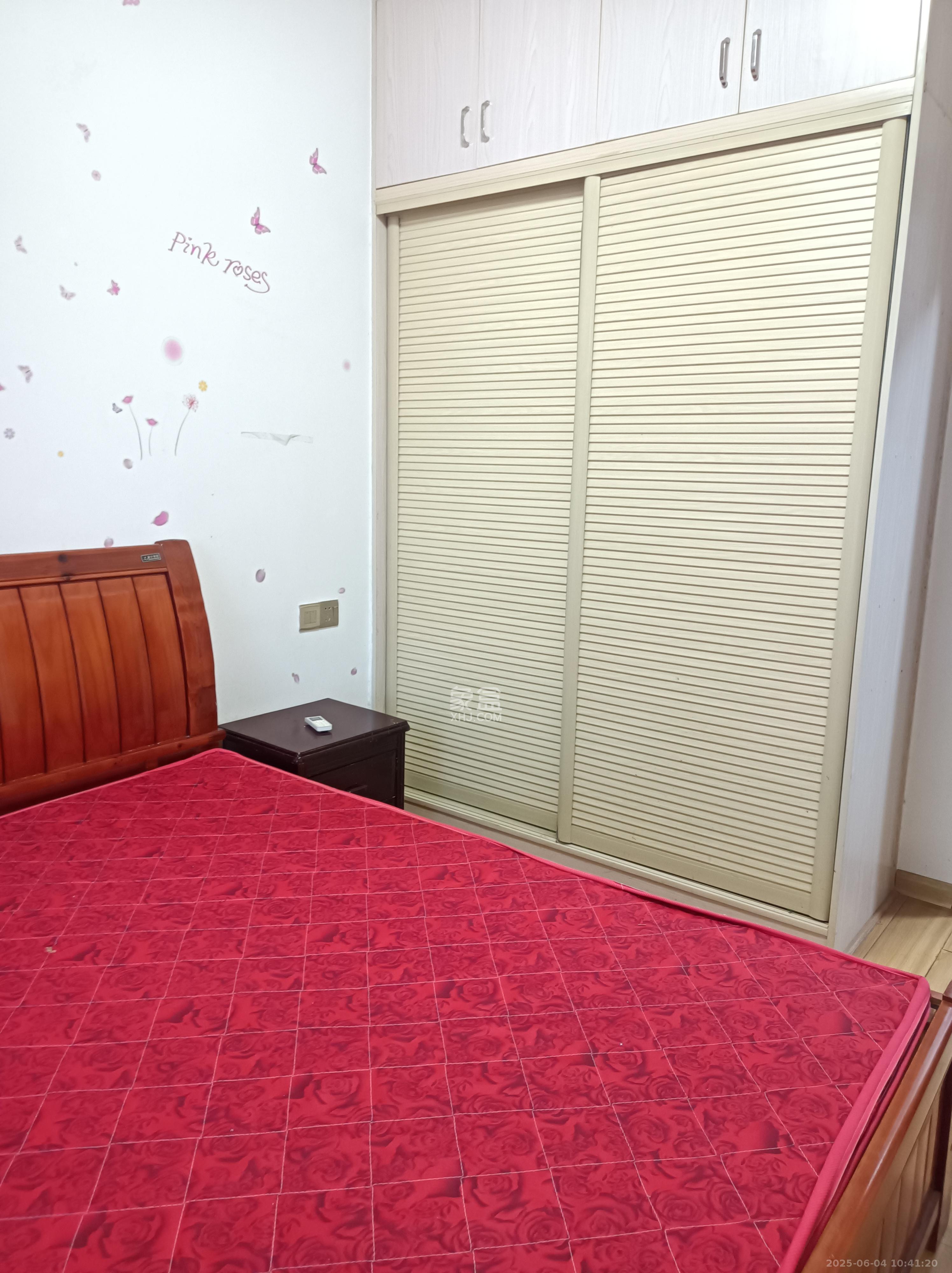 华悦城  1室2厅1卫   2200.00元/月室内图