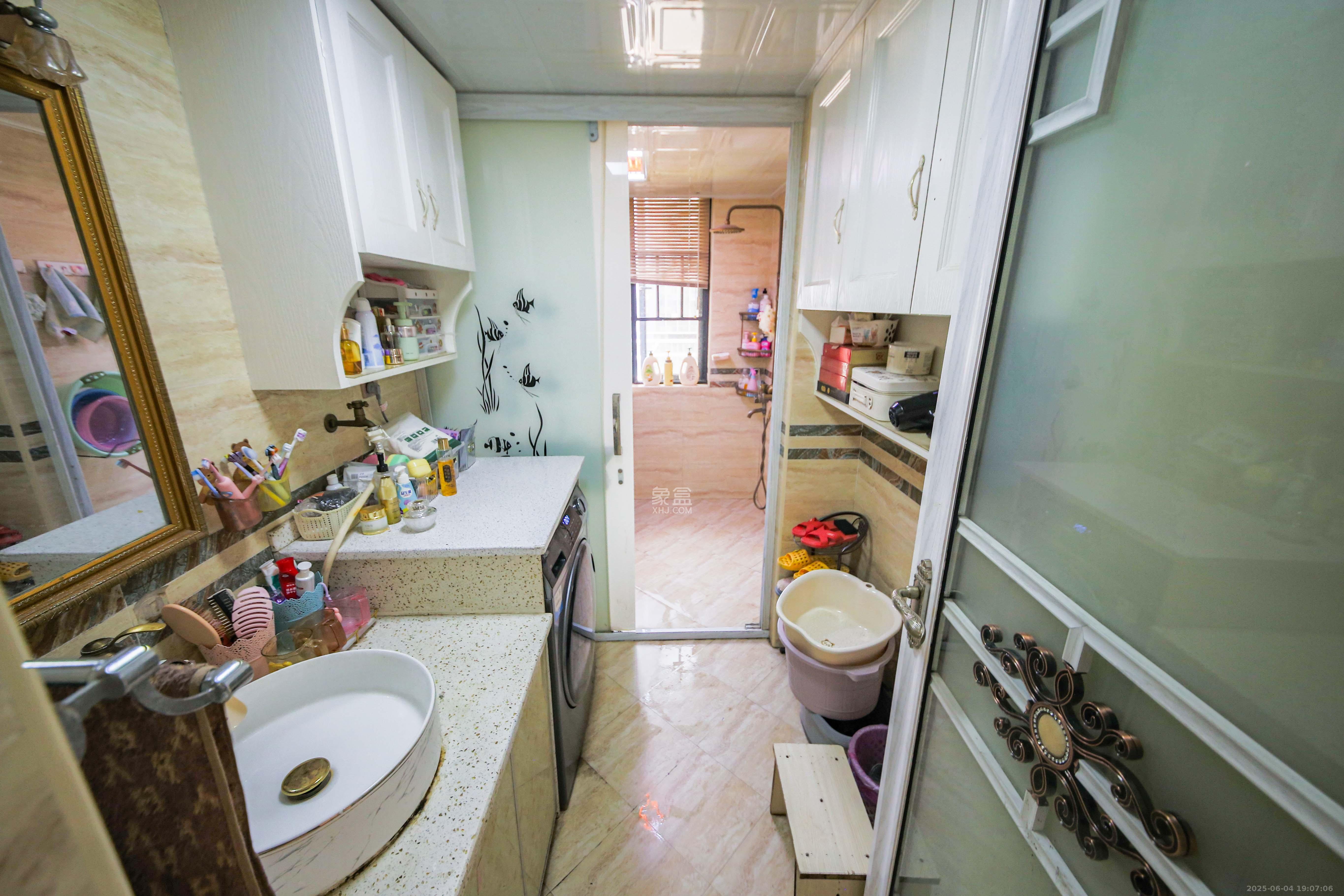 中南红领邦(红星嘉和苑)  1室2厅2卫    120.0万 中南红领邦(红星嘉和苑)  1室2厅2卫    120.0万卫生间