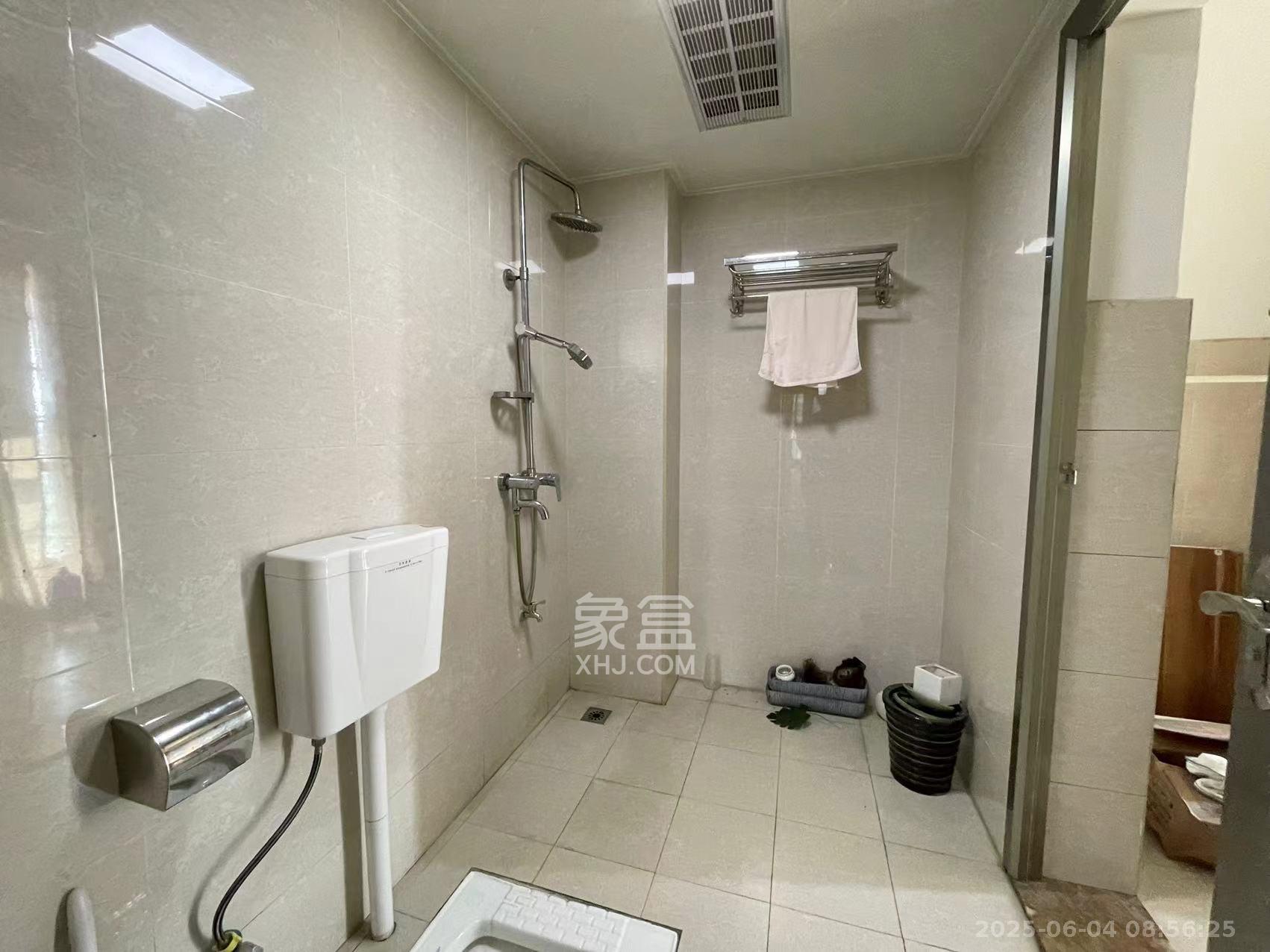 华城广场  3室2厅2卫   4000.00元/月室内图