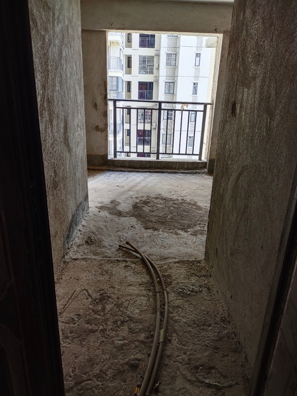 五源河公寓C区  3室2厅2卫    180.0万 五源河公寓C区  3室2厅2卫    180.0万室内图