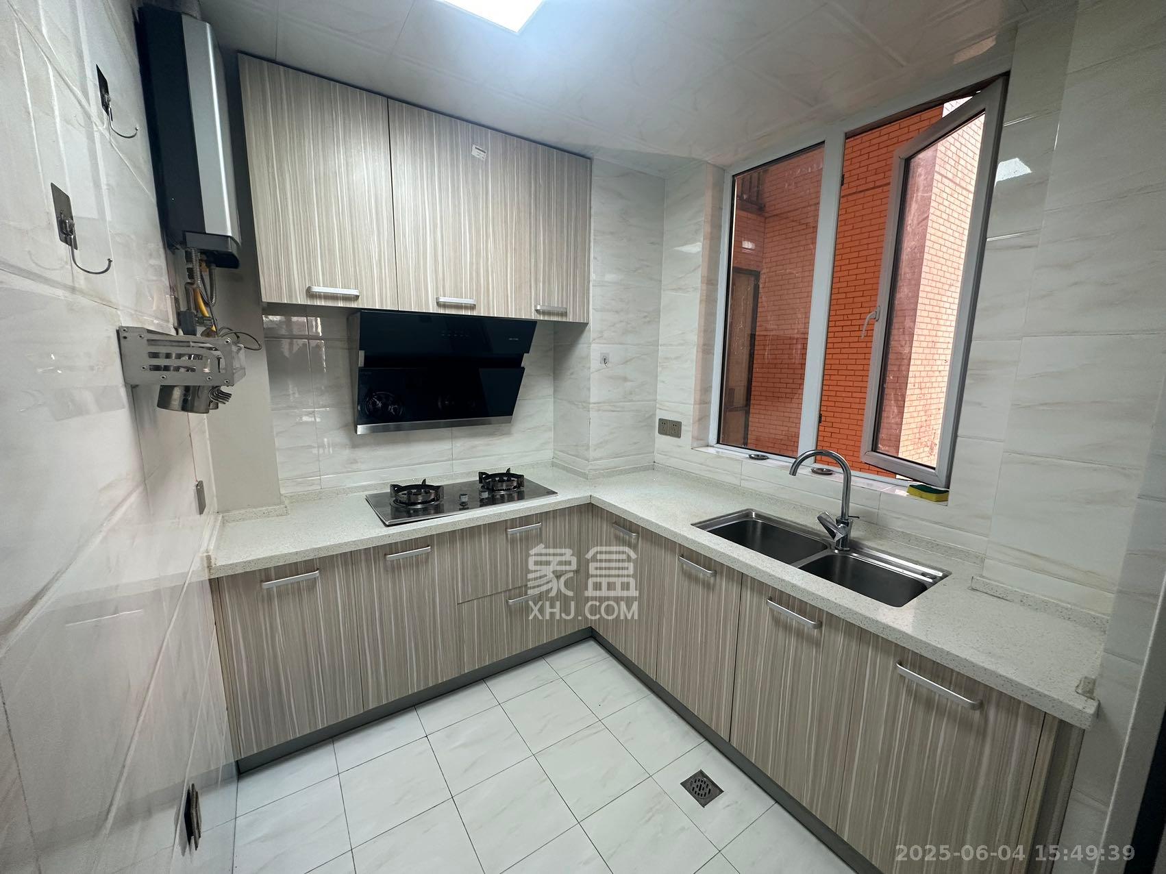 丽发新城 2室2厅1卫 1800.0元/月 丽发新城 2室2厅1卫 1800.0元/月室内图