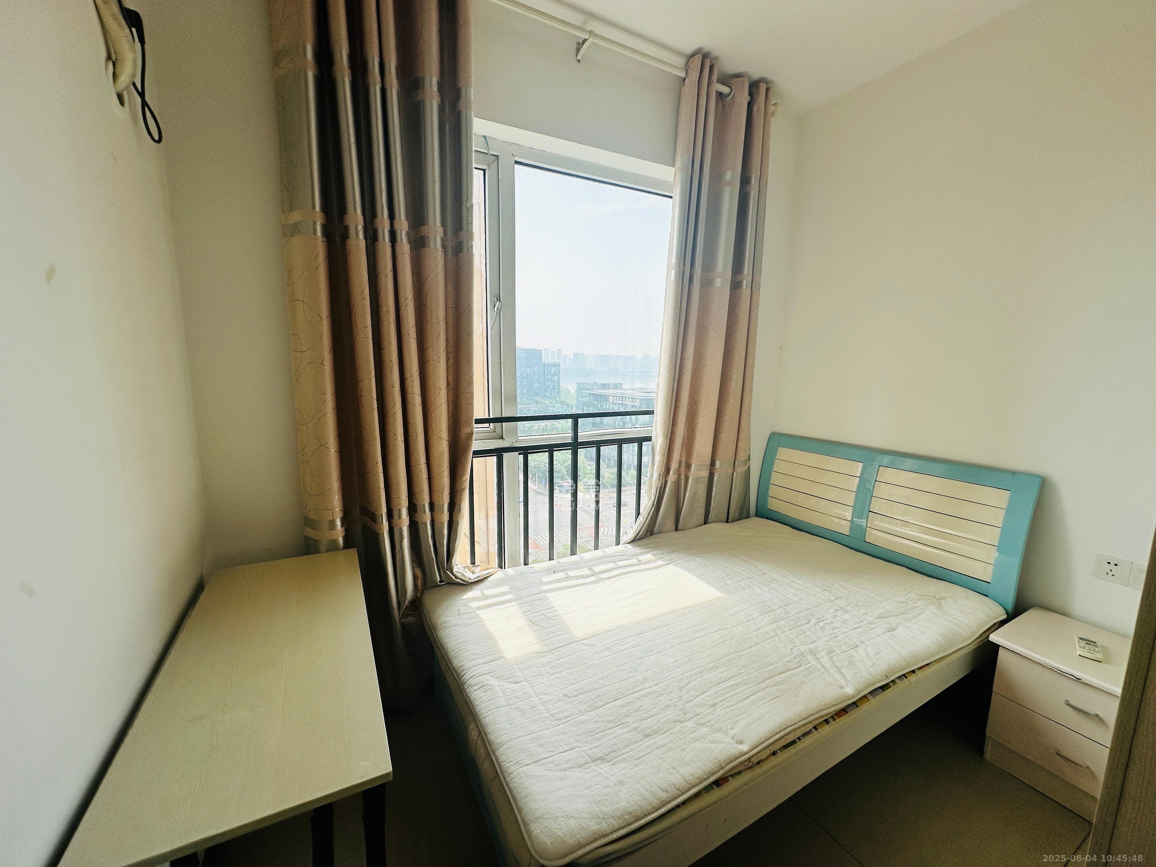 COCO蜜城  3室2厅1卫   2600.00元/月室内图