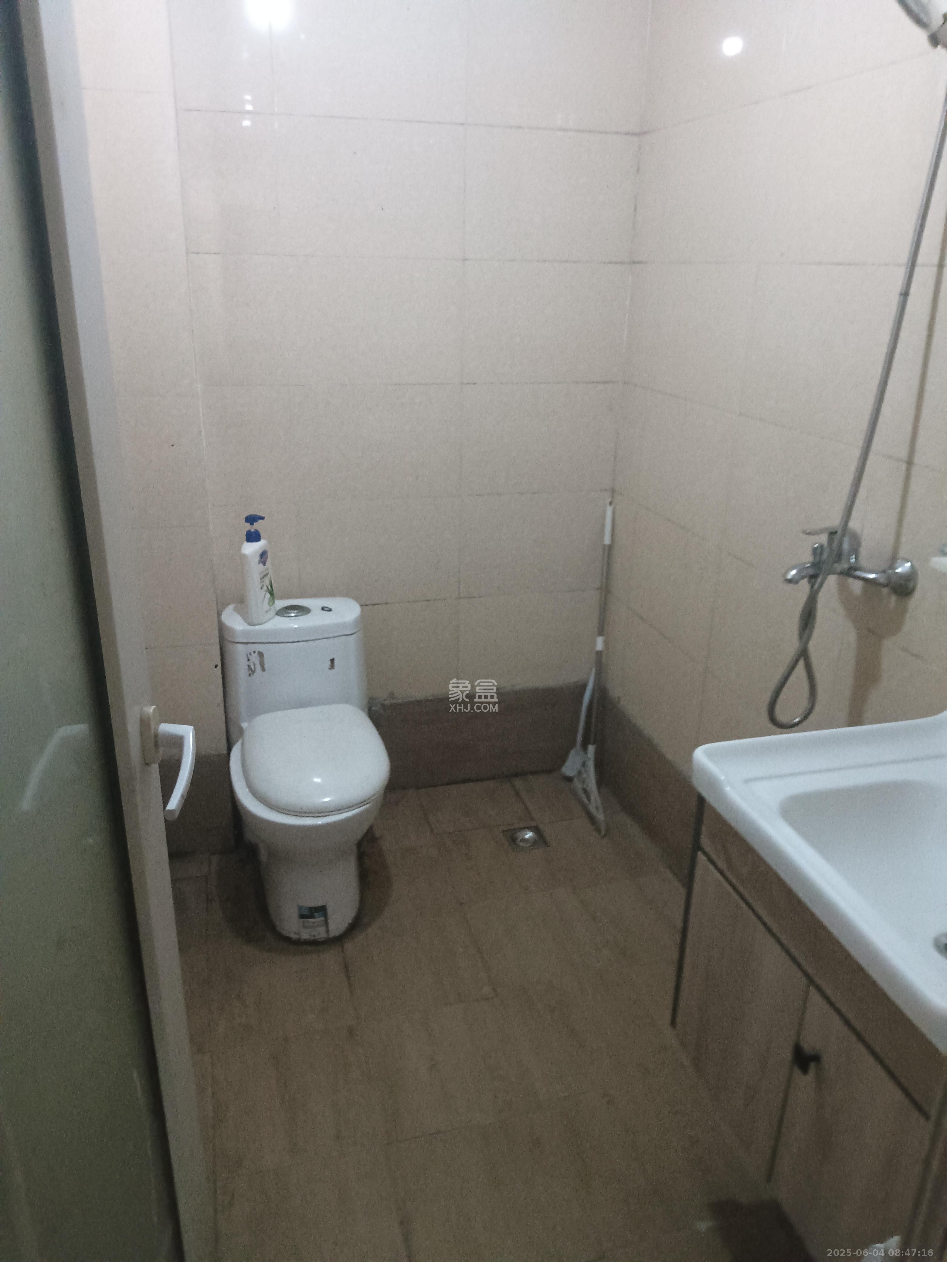 御景龙城  3室2厅2卫   1600.00元/月室内图