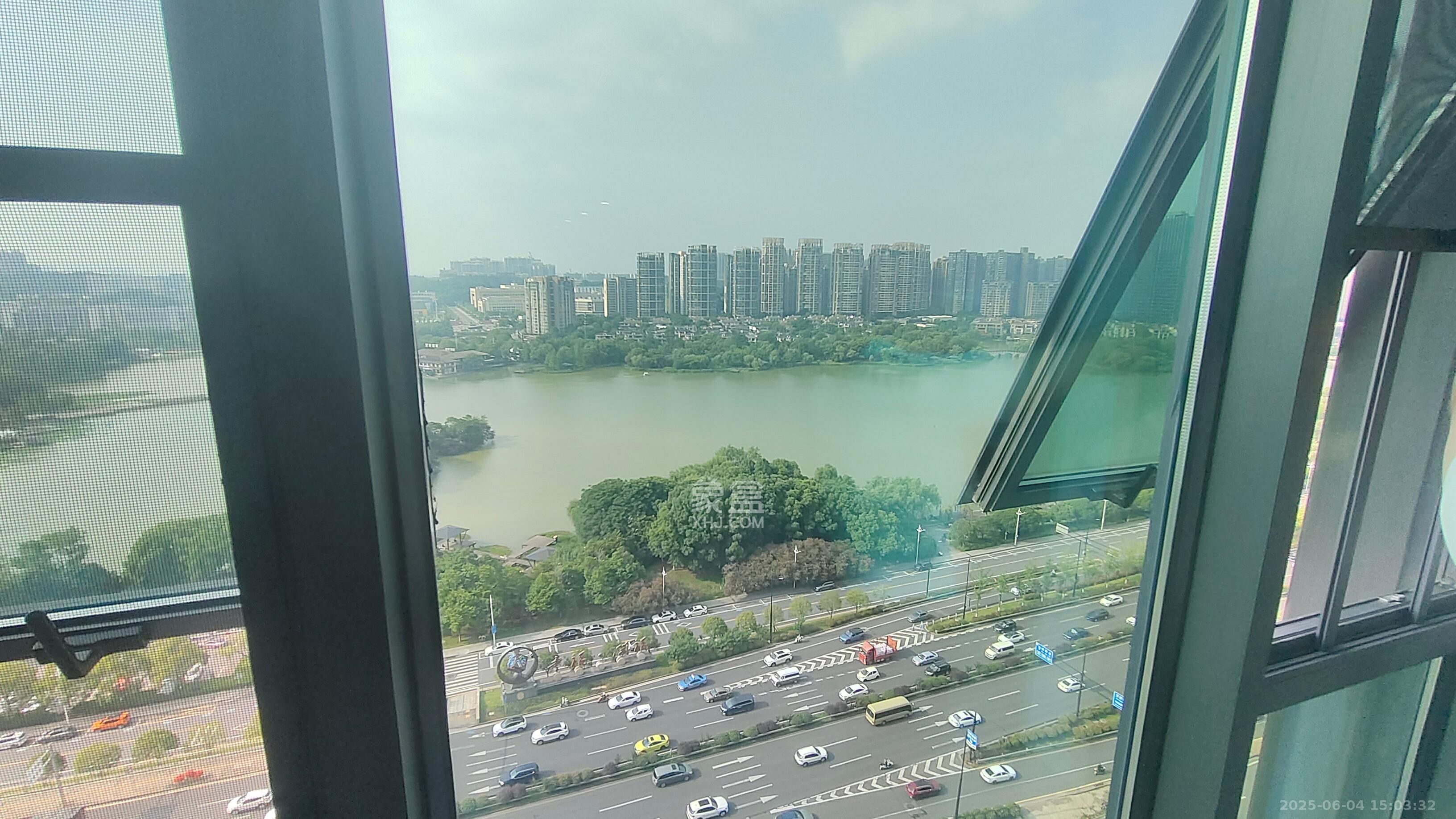 绿地V岛  1室1厅1卫   2500.00元/月室内图