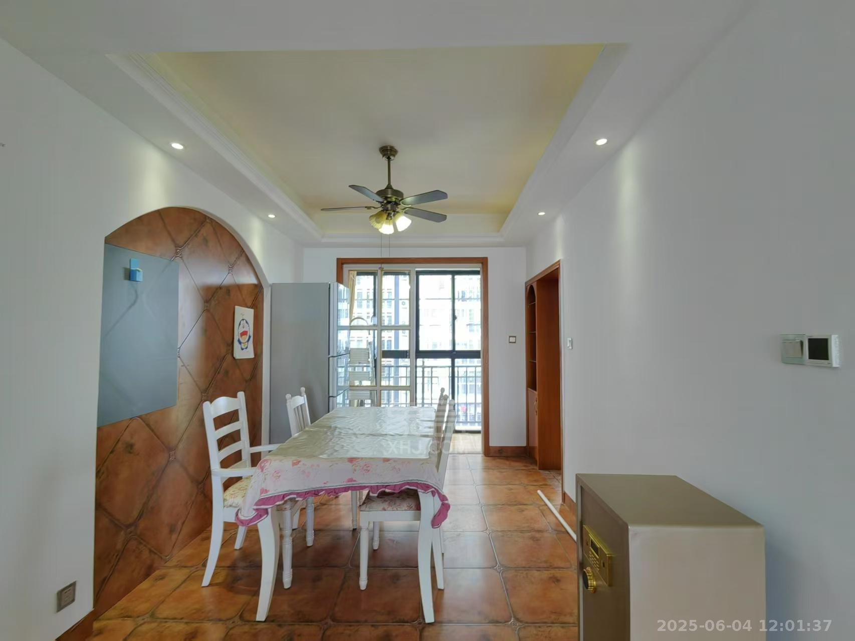 印象华都 4室2厅1卫 1800.0元/月 印象华都 4室2厅1卫 1800.0元/月室内图