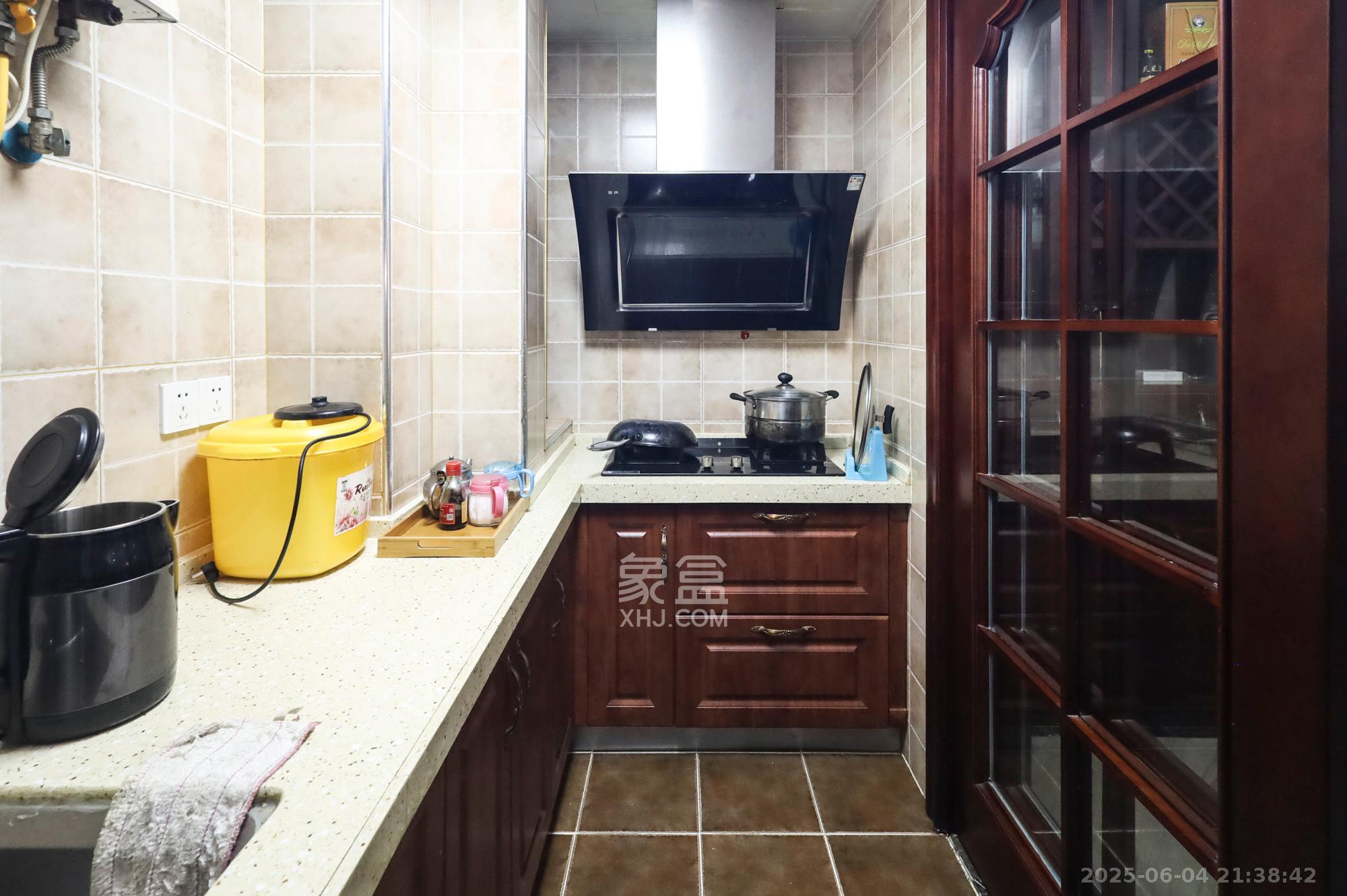 顺天御岭 4室2厅2卫 178.0万 顺天御岭 4室2厅2卫 178.0万厨房