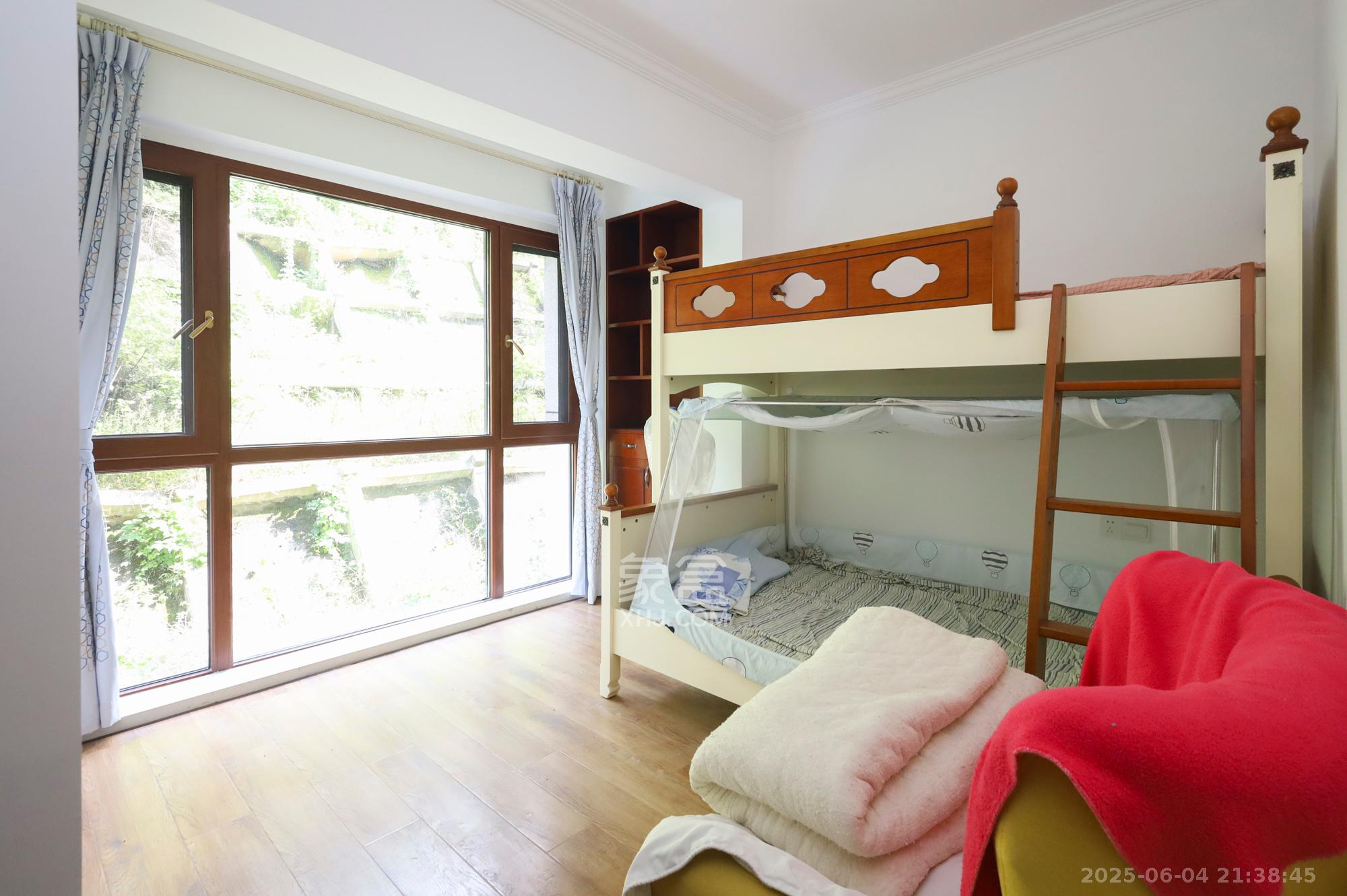 顺天御岭 4室2厅2卫 178.0万 顺天御岭 4室2厅2卫 178.0万卧室