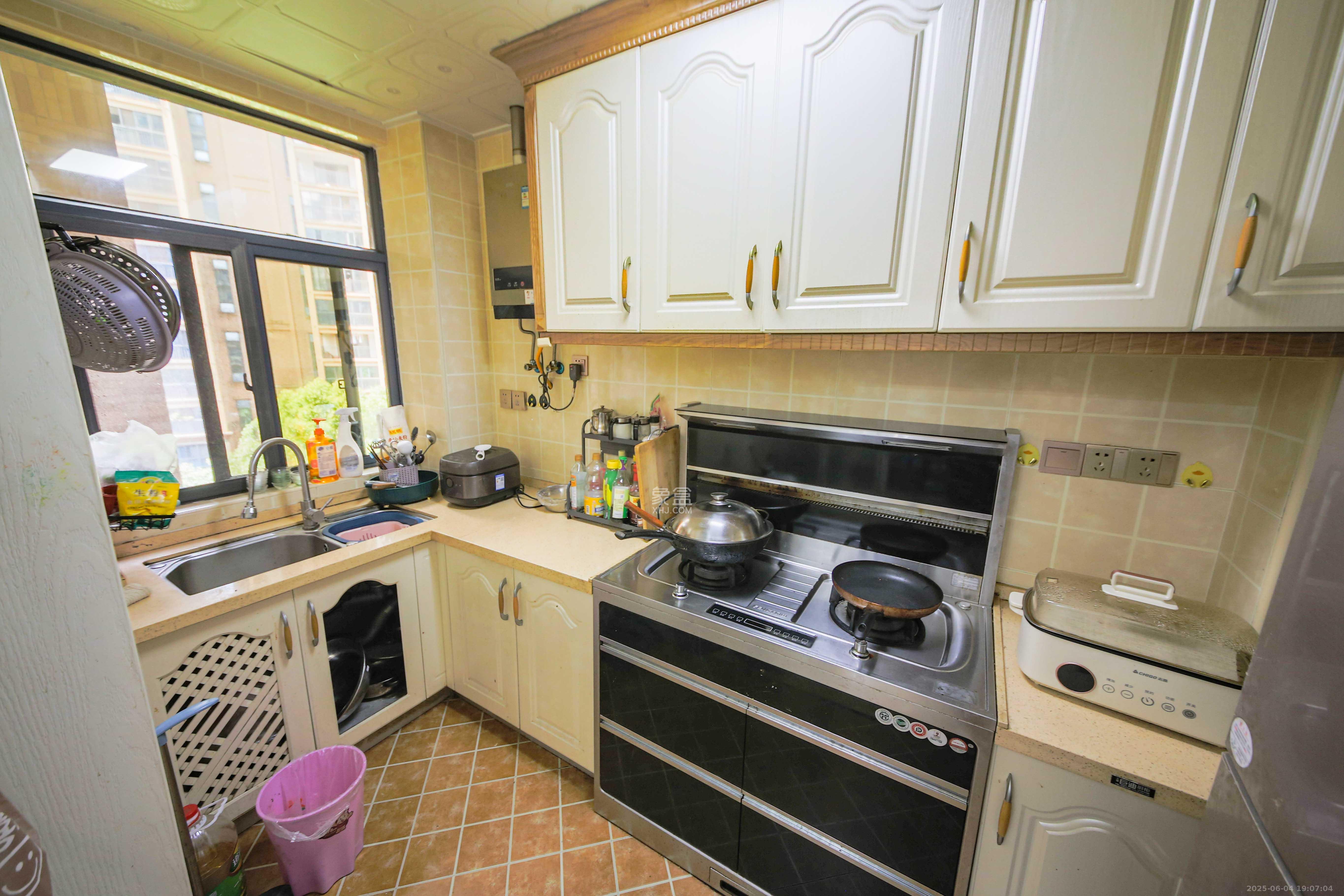 中南红领邦(红星嘉和苑)  1室2厅2卫    120.0万 中南红领邦(红星嘉和苑)  1室2厅2卫    120.0万厨房