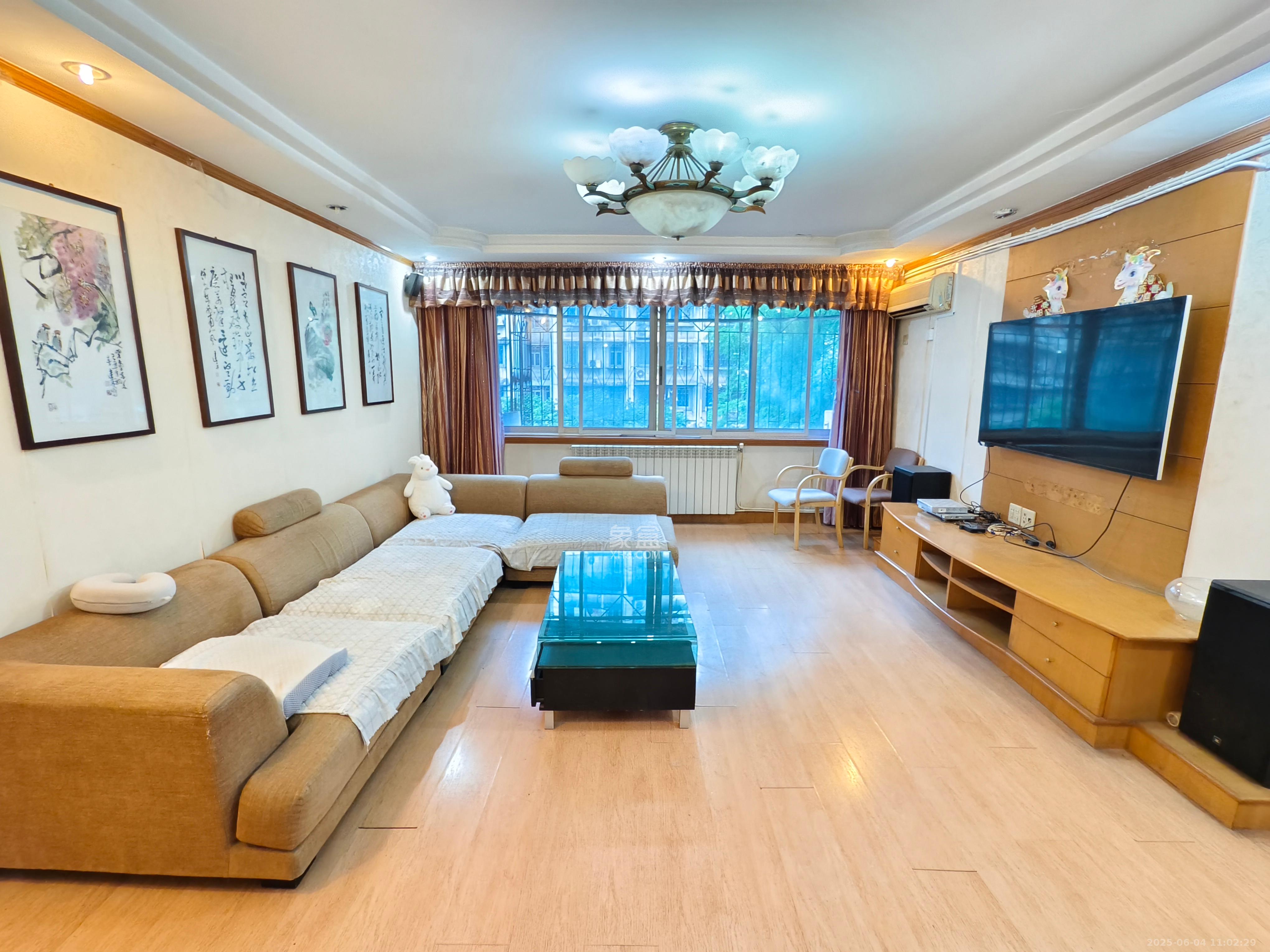 鸿园小区 5室2厅1卫 3200.0元/月 鸿园小区 5室2厅1卫 3200.0元/月室内图