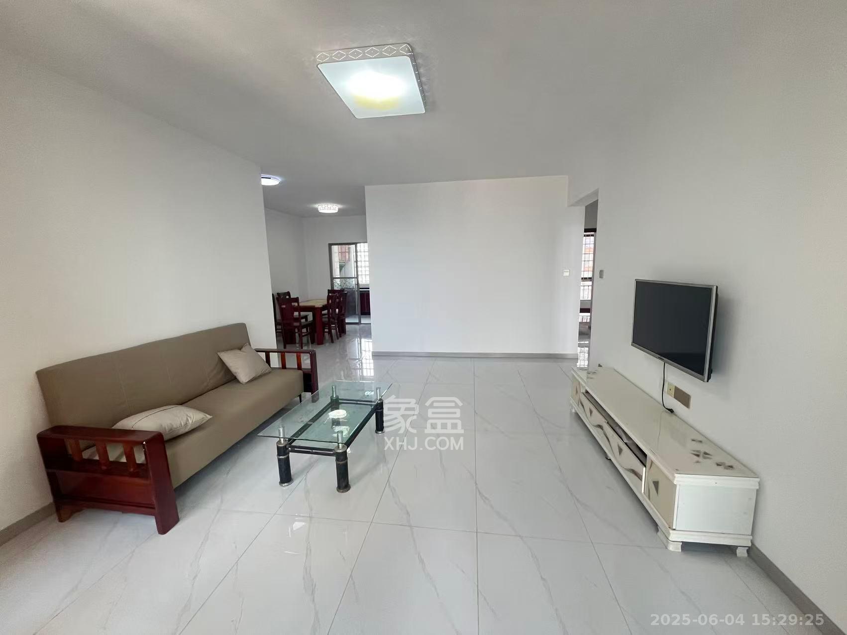 旭辉华庭 3室2厅1卫 2400.0元/月 旭辉华庭 3室2厅1卫 2400.0元/月室内图