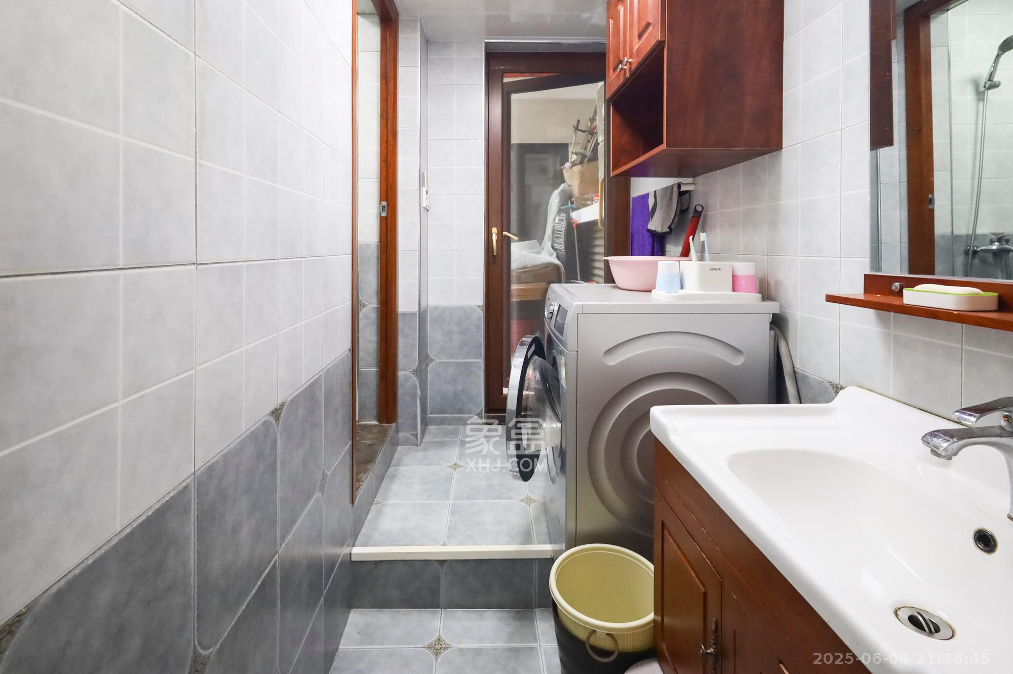 顺天御岭 4室2厅2卫 178.0万 顺天御岭 4室2厅2卫 178.0万卫生间