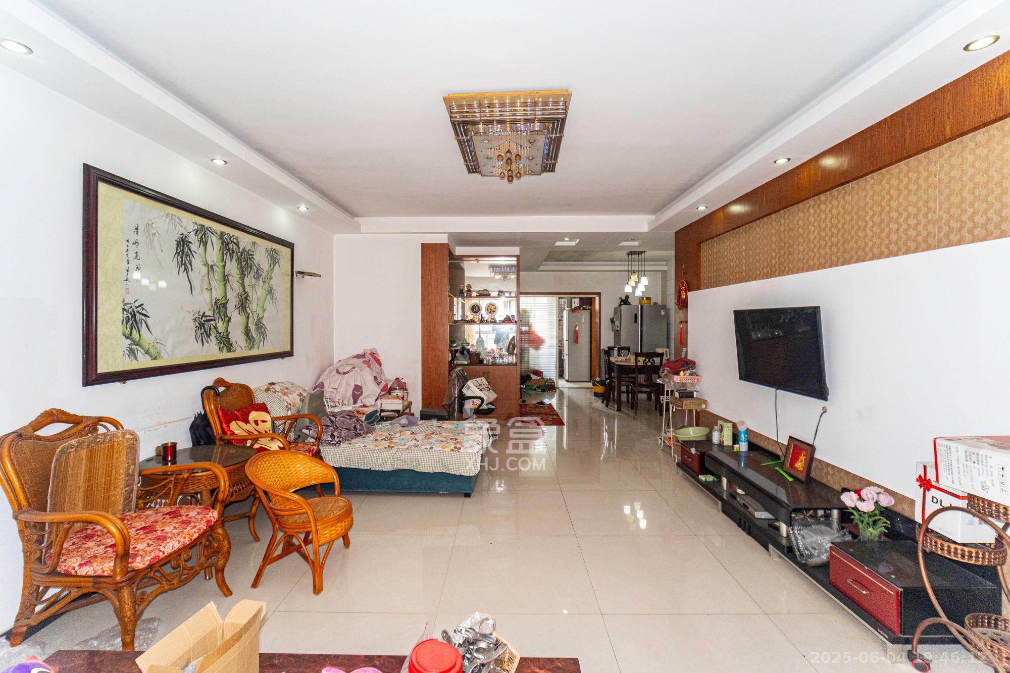 湘楚家园 3室2厅1卫 58.8万 湘楚家园 3室2厅1卫 58.8万客厅