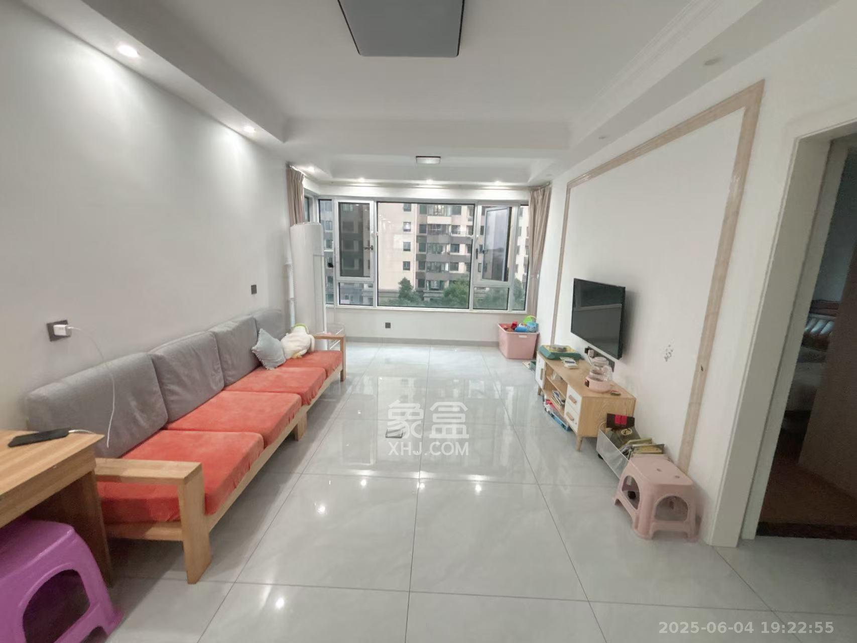 长房云时代  4室1厅1卫   2400.00元/月室内图