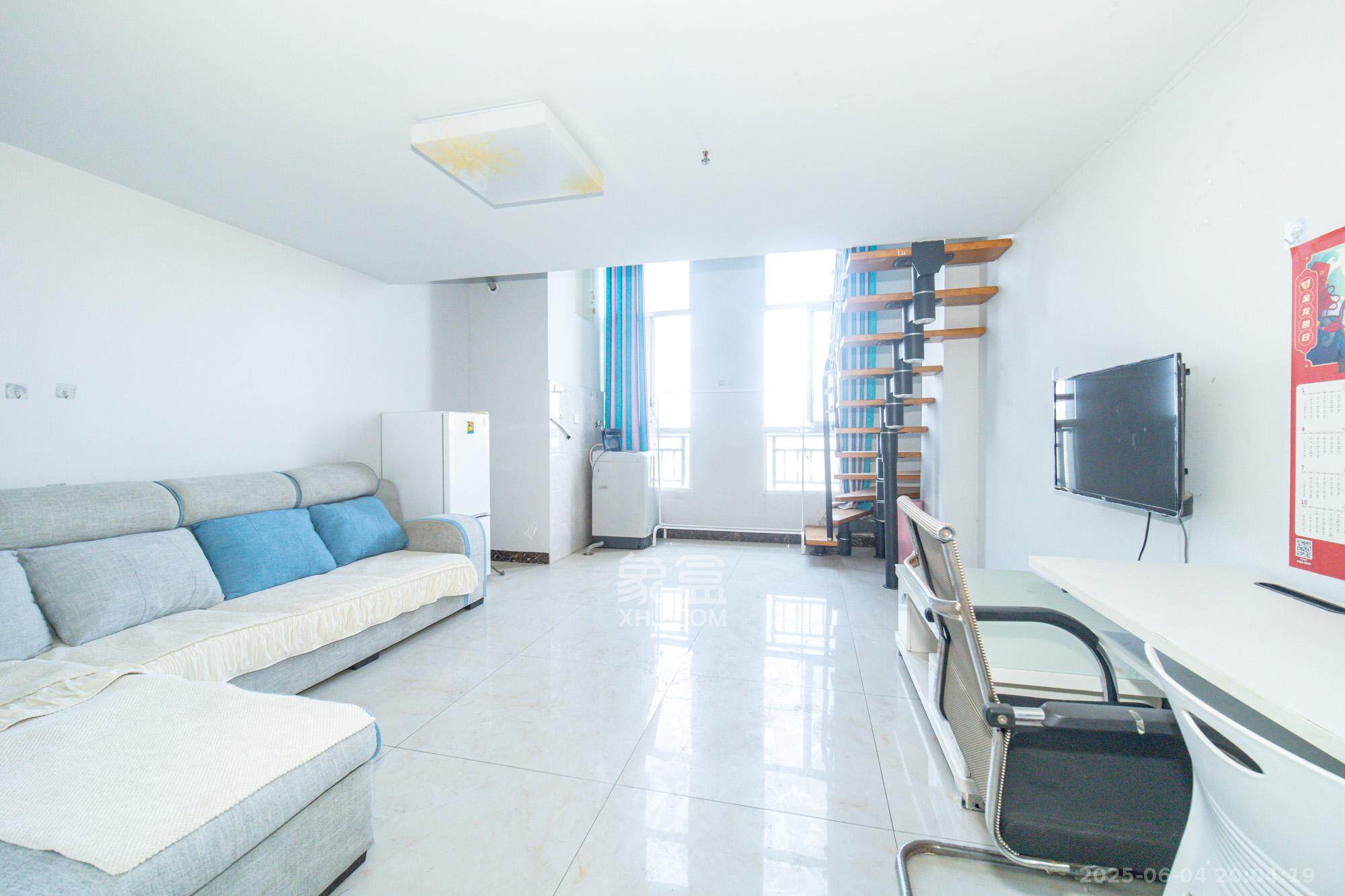 MOMA当代广场  1室1厅1卫    22.0万 MOMA当代广场  1室1厅1卫    22.0万客厅