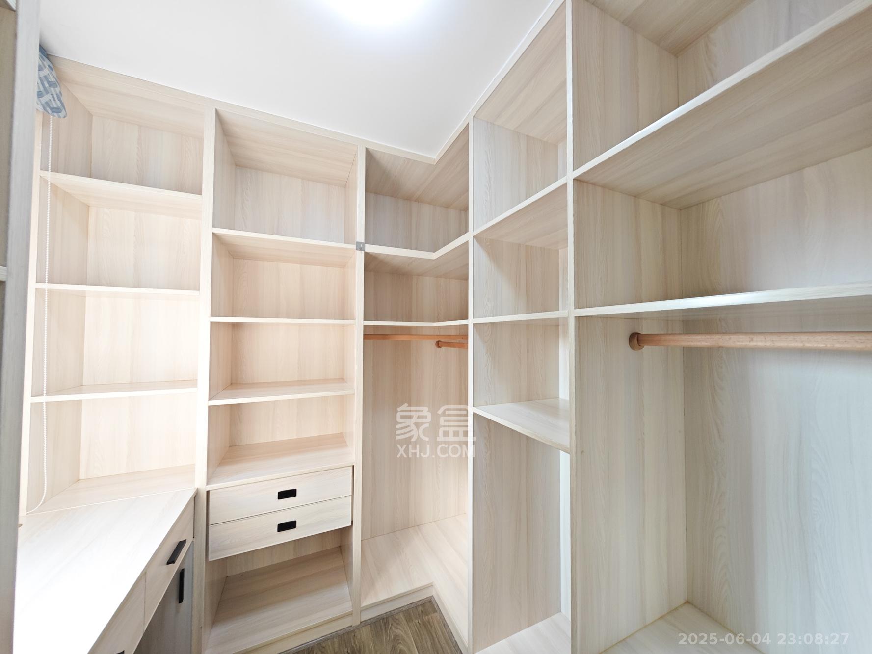 中建嘉和城  3室2厅2卫   119.80万卧室