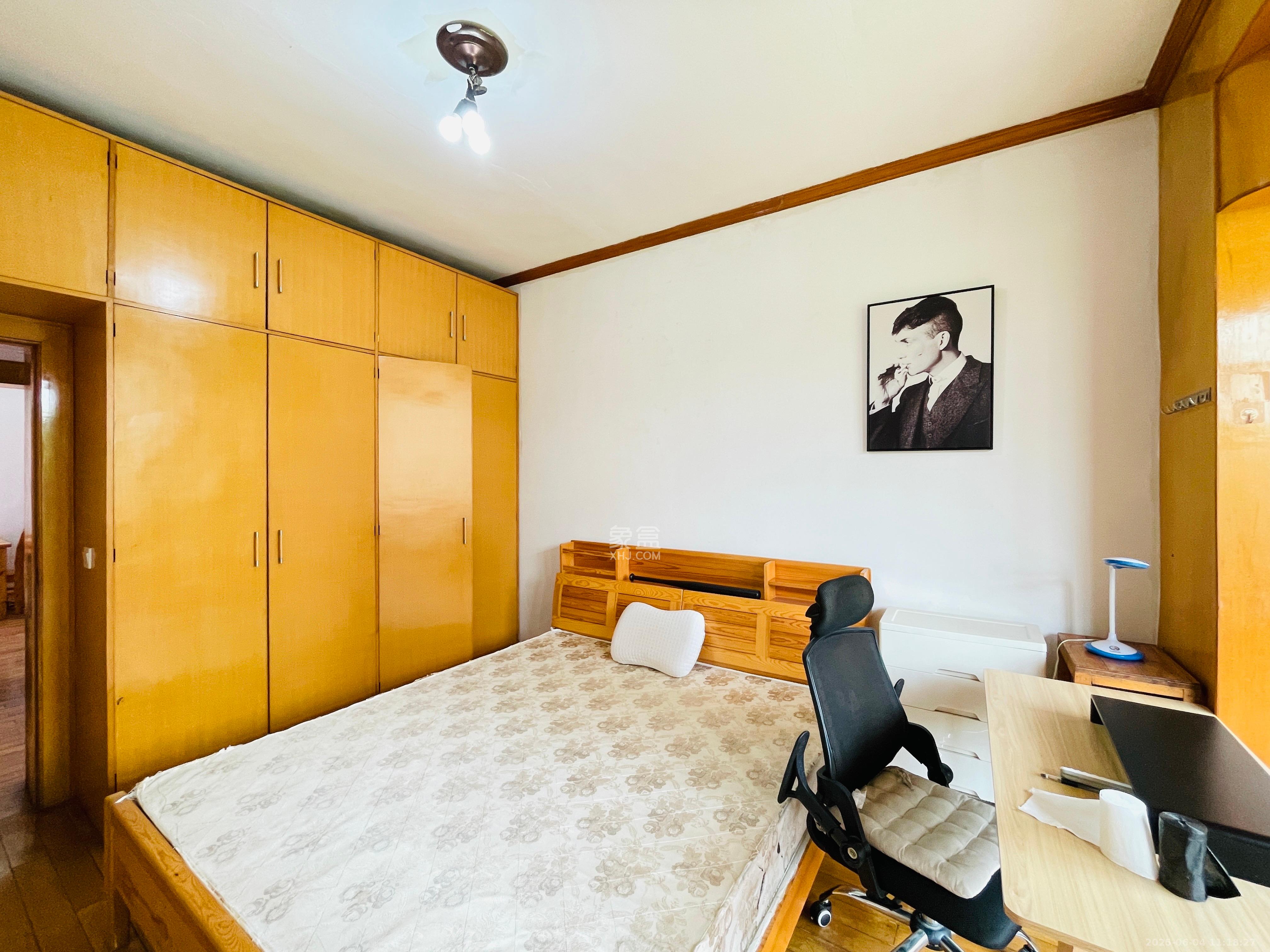 红旗区一片  3室2厅1卫    2200.0元/月 红旗区一片  3室2厅1卫    2200.0元/月室内图