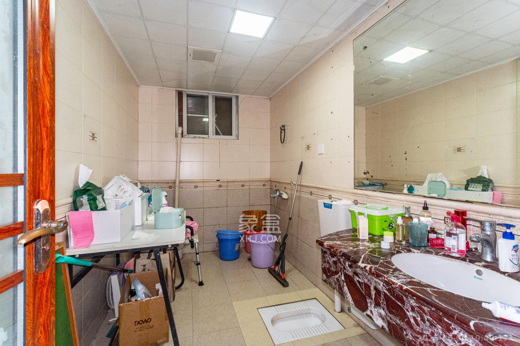 山水芙蓉国际新城  5室2厅2卫    688.0万 山水芙蓉国际新城  5室2厅2卫    688.0万卫生间