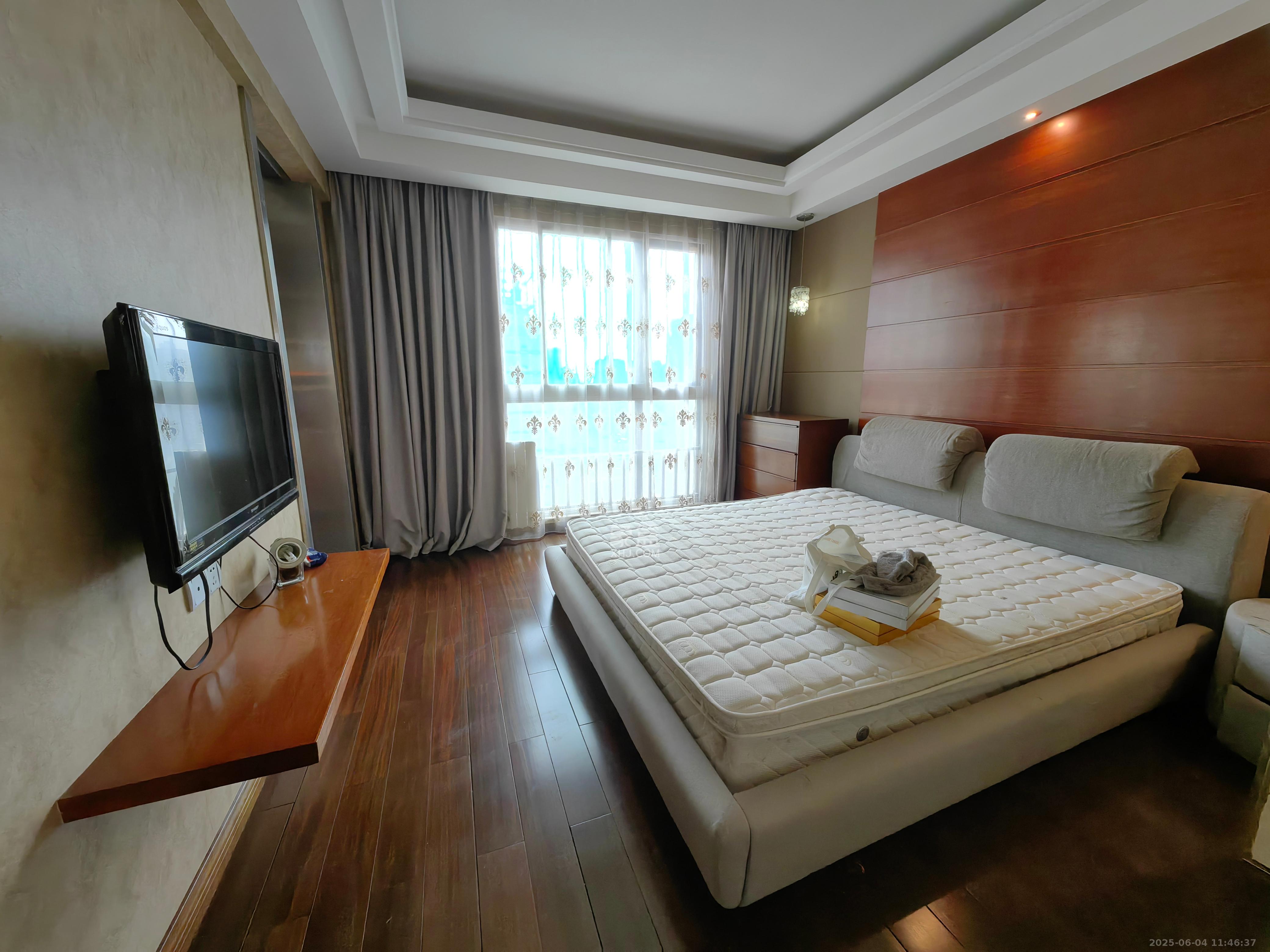 五一大道202(中环壹世界) 3室2厅2卫 4980.0元/月 五一大道202(中环壹世界) 3室2厅2卫 4980.0元/月室内图