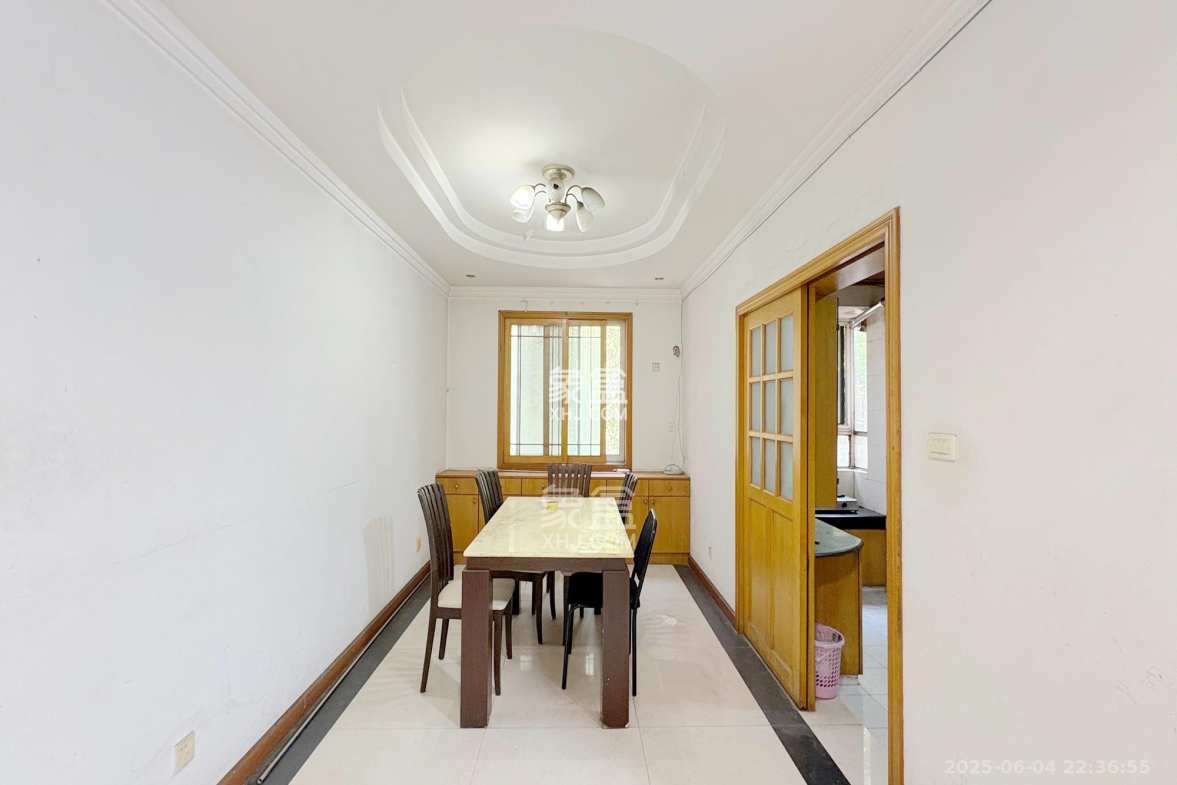 泰时新雅园  3室2厅2卫    92.8万 泰时新雅园  3室2厅2卫    92.8万客厅